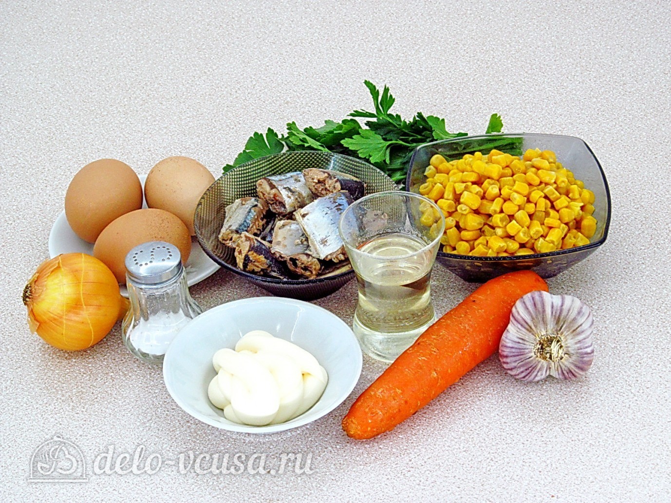 Ингредиенты Салат с рыбными консервами и кукурузой Фото ингредиенты Салат с рыбными консервами и кукурузой