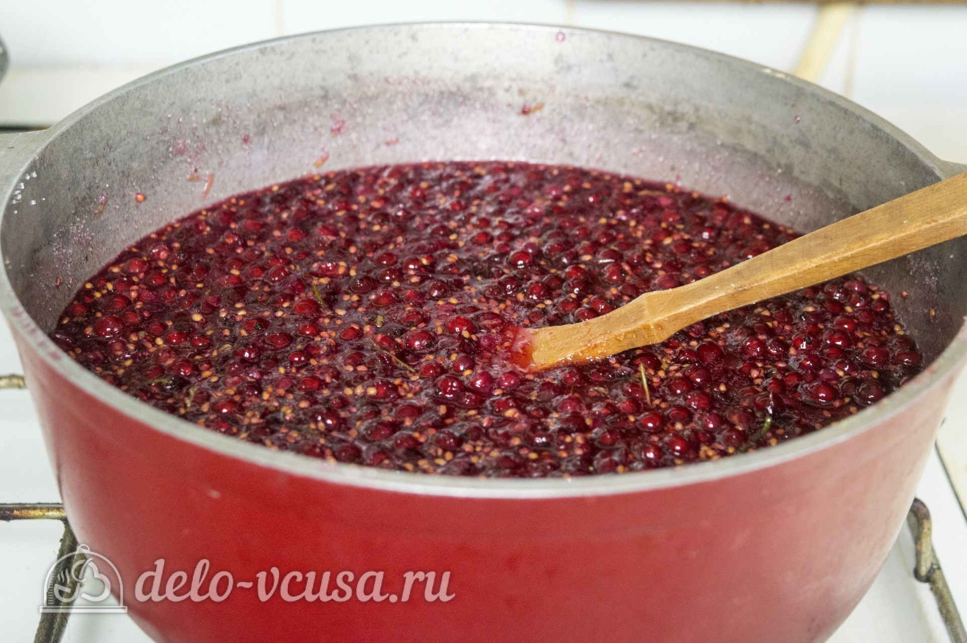 Шаг 3 приготовления Желе из красной смородины с лимоном