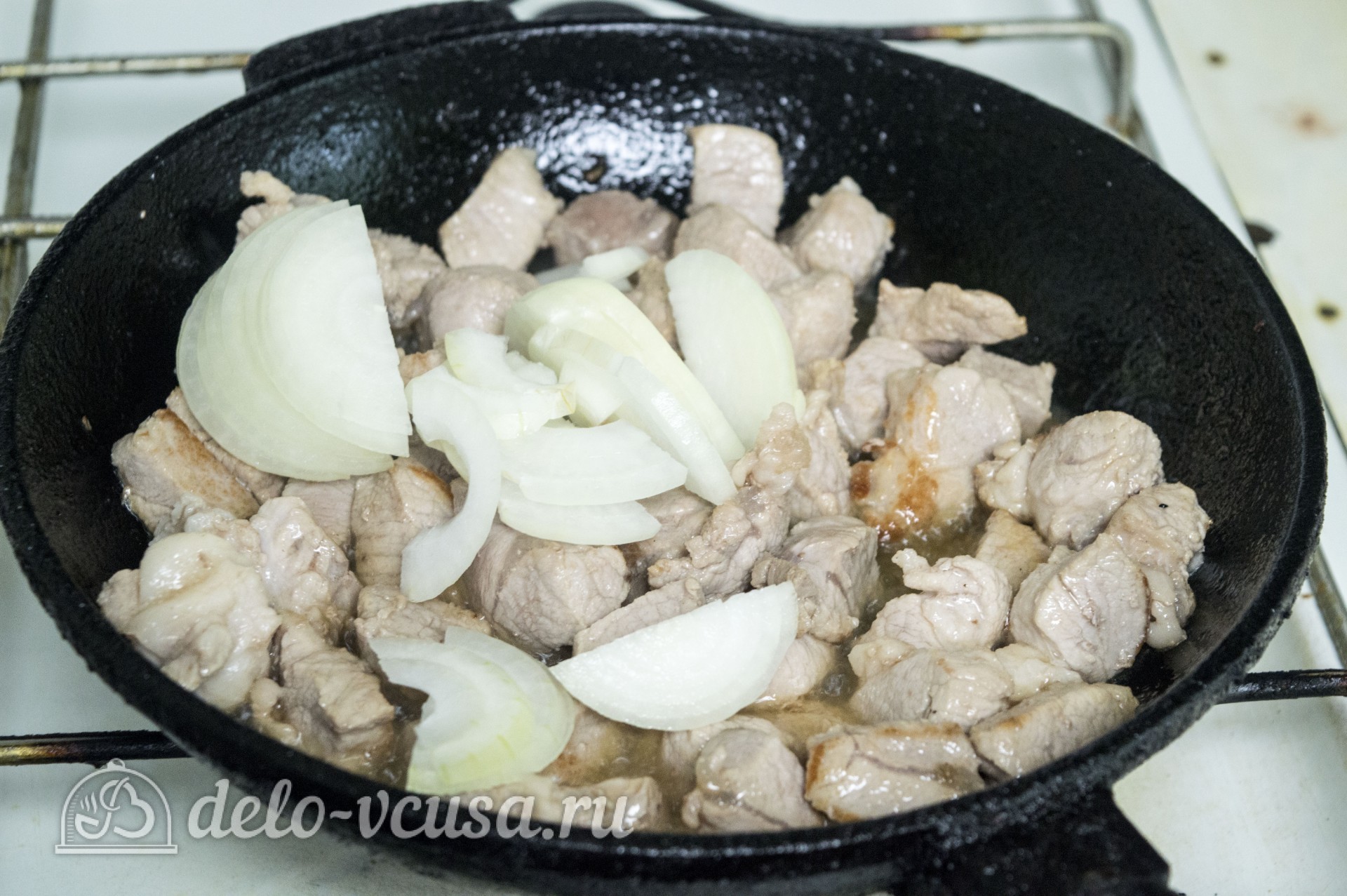 Шаг 2 приготовления Тушеное мясо с черносливом