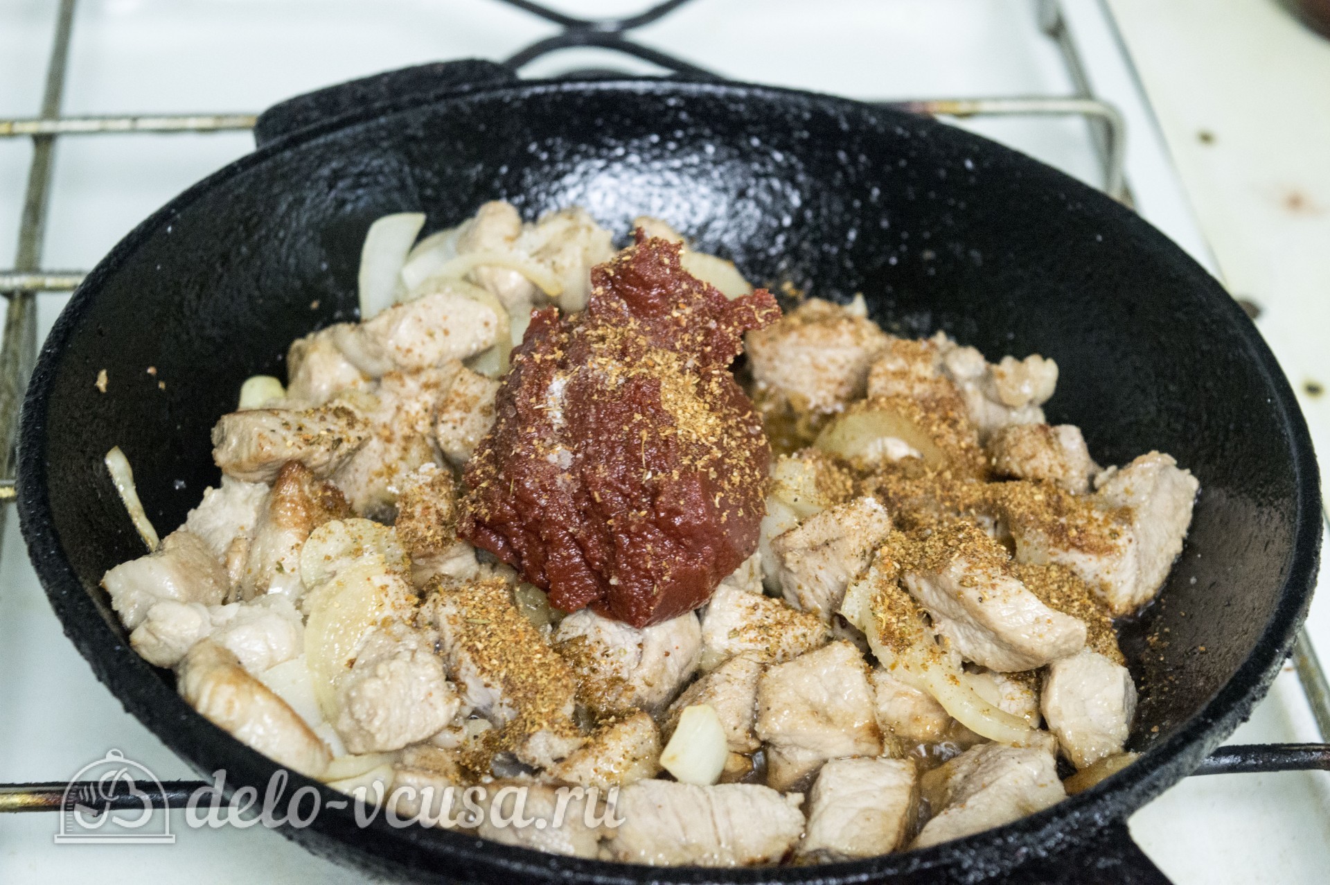 Шаг 3 приготовления Тушеное мясо с черносливом