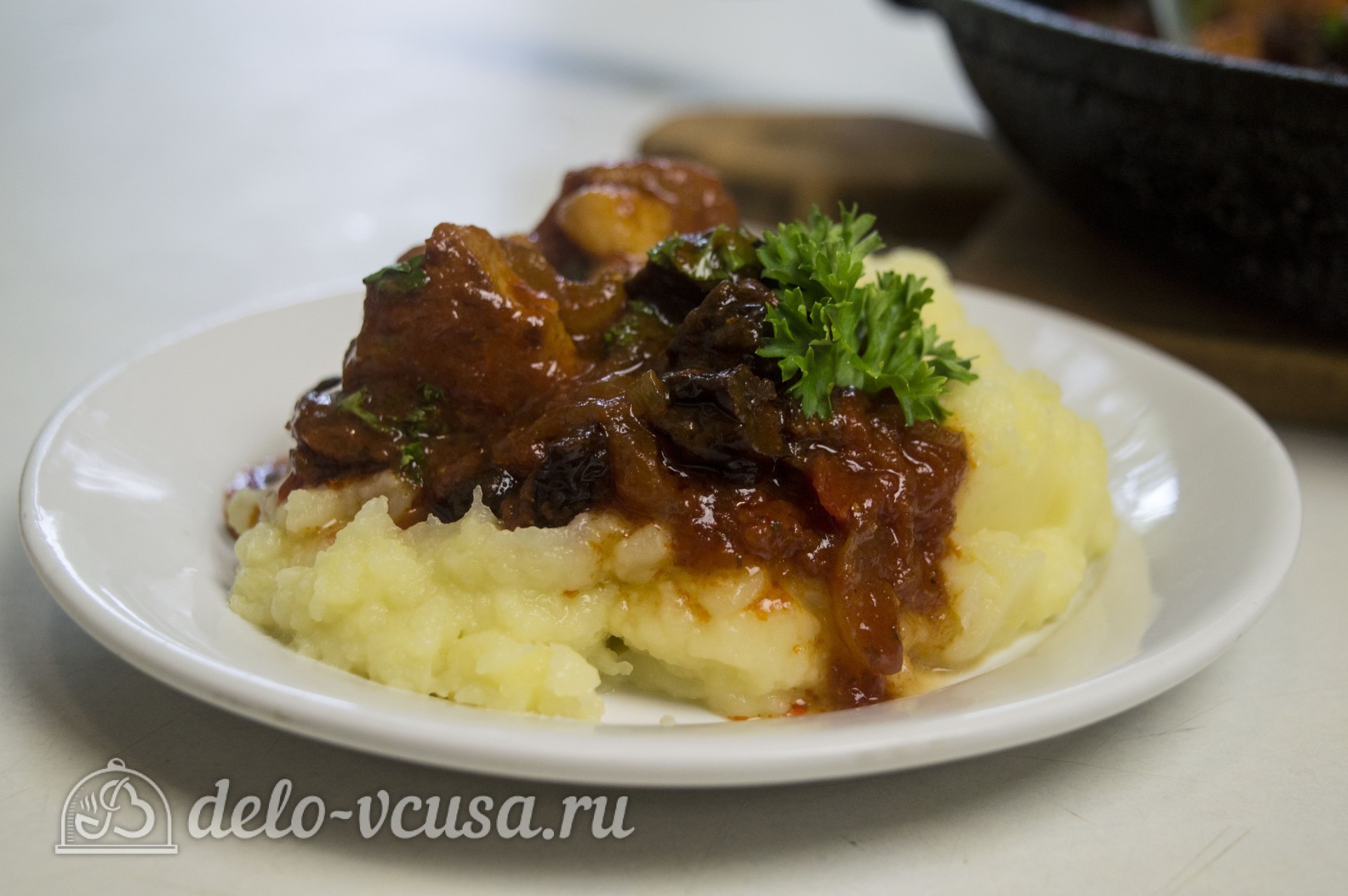 Шаг 8 приготовления Тушеное мясо с черносливом