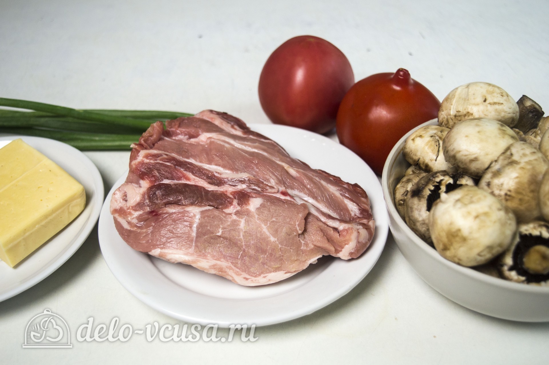 Ингредиенты Мясо по-французски с помидорами и грибами Фото ингредиенты Мясо по-французски с помидорами и грибами