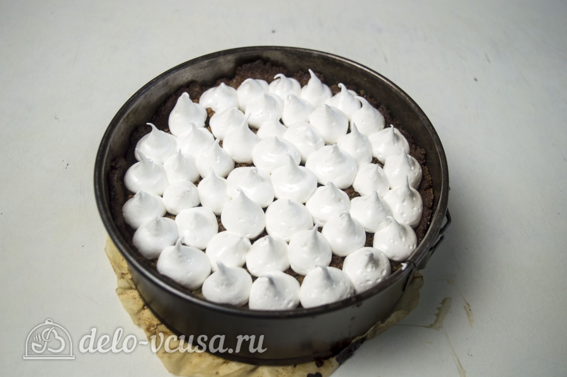 Шаг 14 приготовления Пирог с абрикосами и безе
