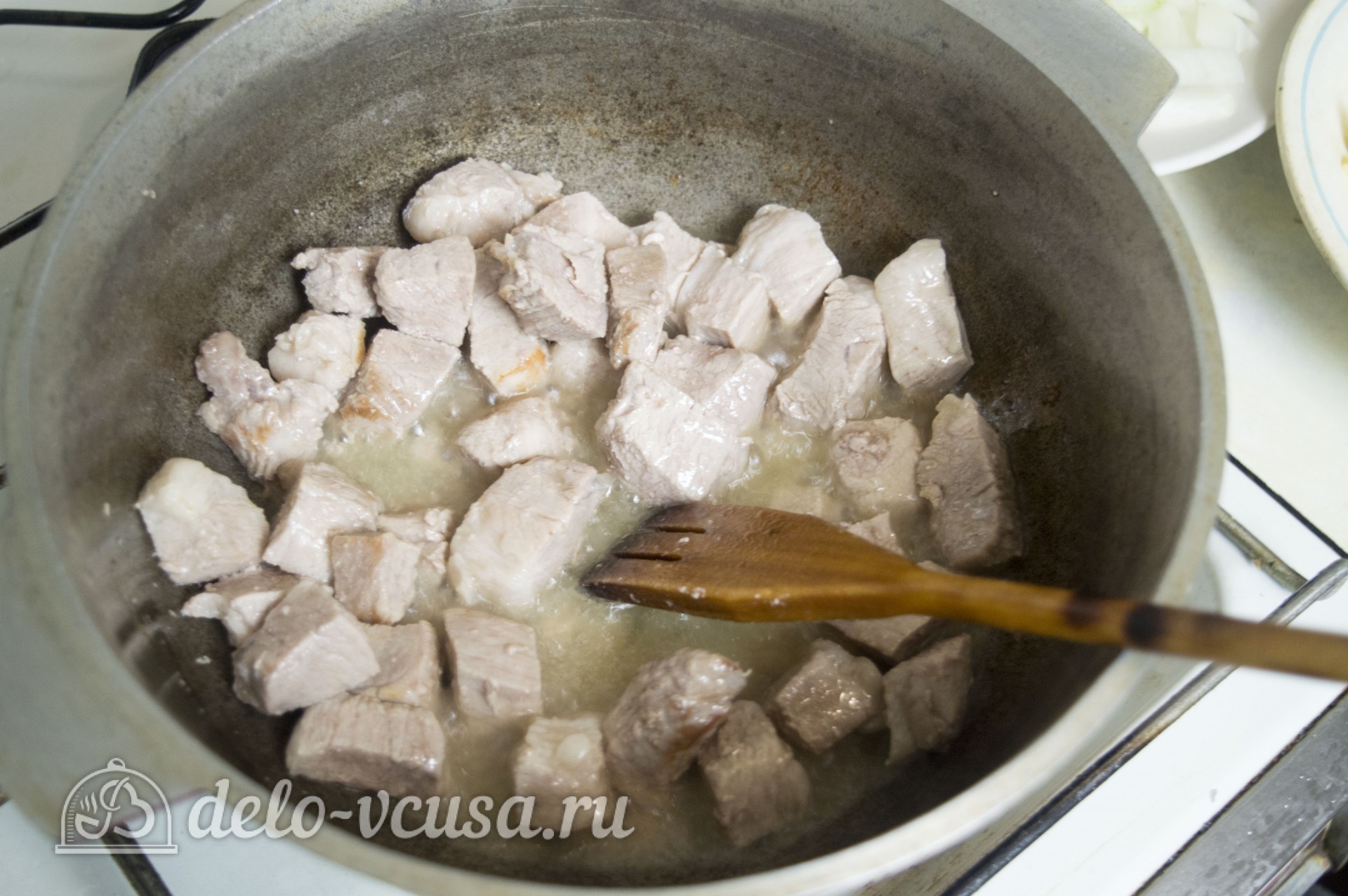 Шаг 1 приготовления Мясо с консервированной фасолью