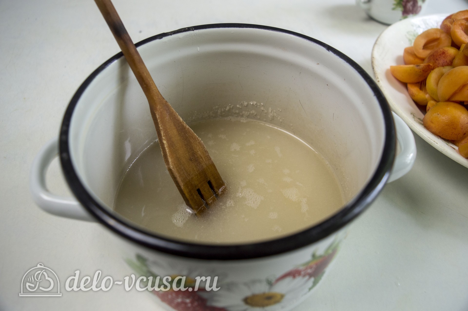Шаг 1 приготовления Абрикосовое варенье с орехами