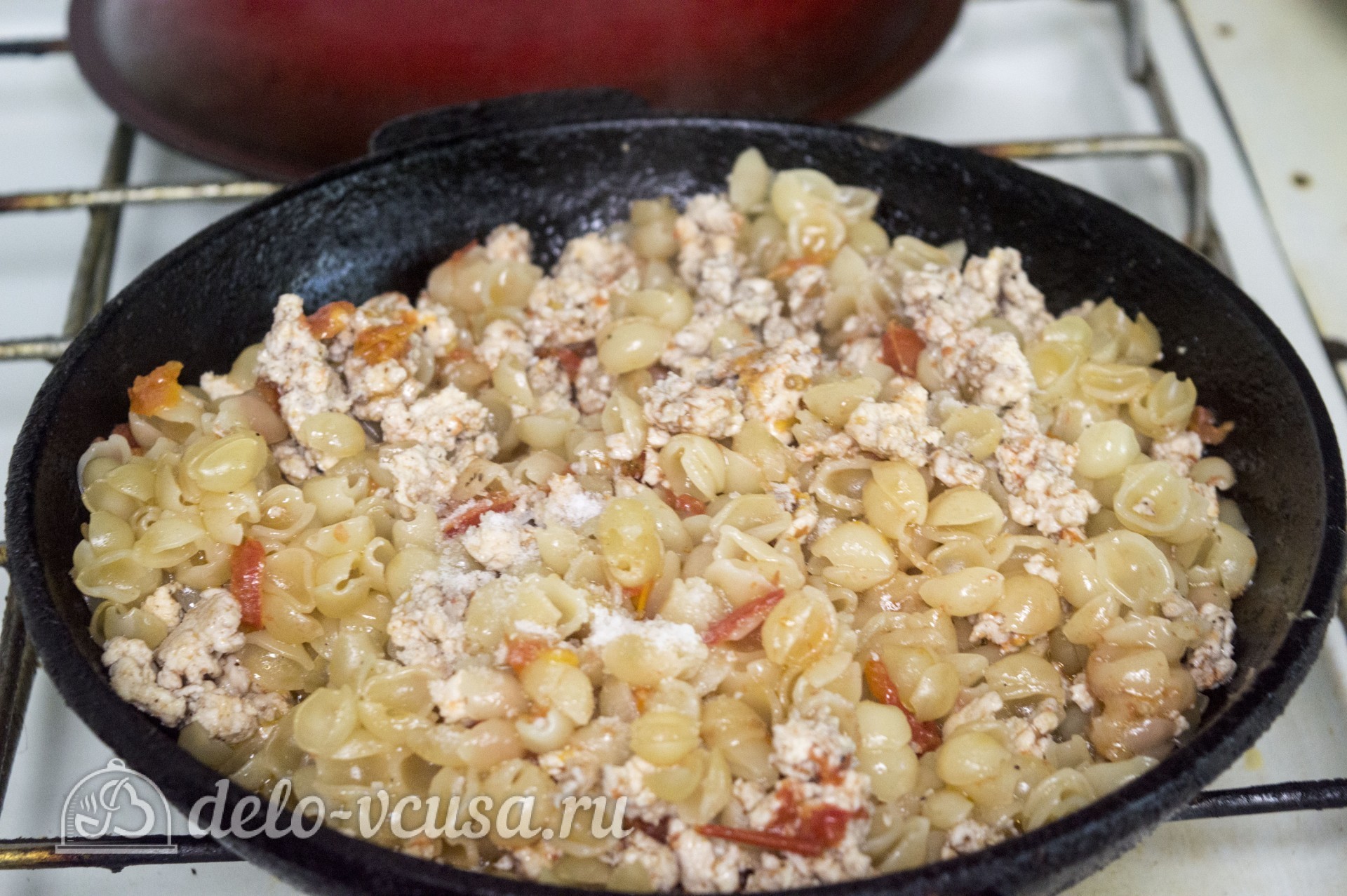 Шаг 10 приготовления Макароны с курицей и сырным соусом