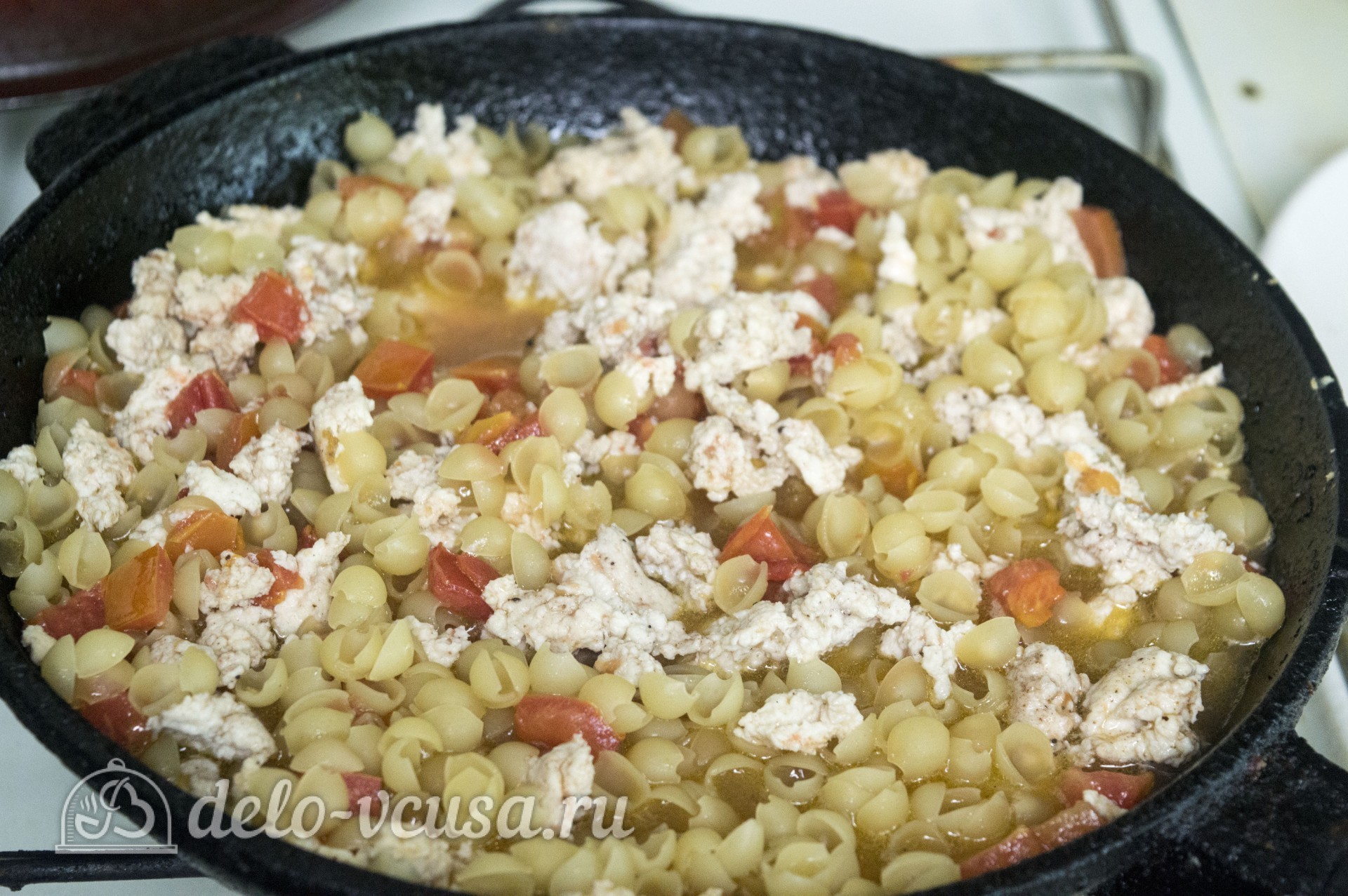 Шаг 3 приготовления Макароны с курицей и сырным соусом