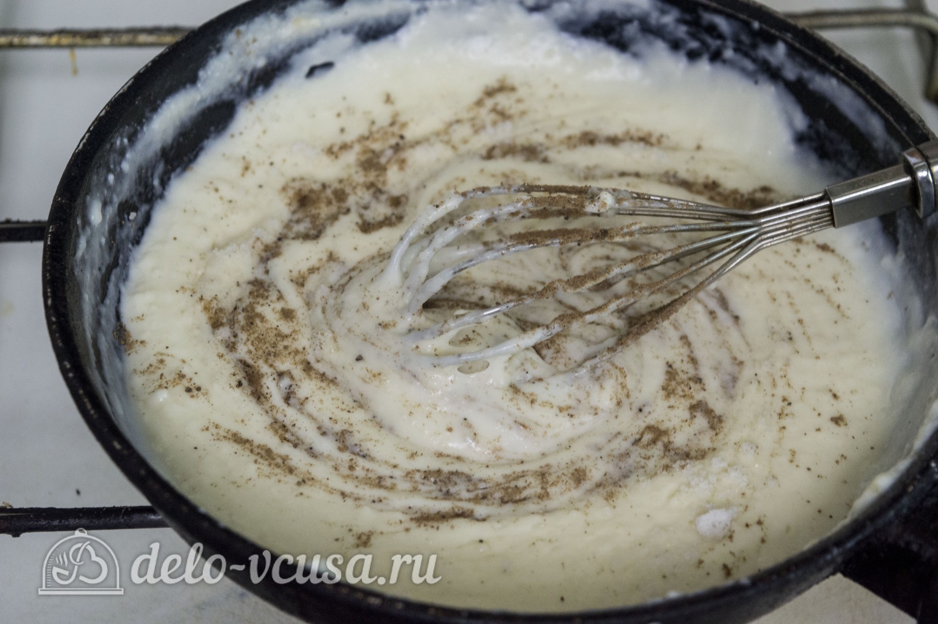Шаг 7 приготовления Макароны с курицей и сырным соусом