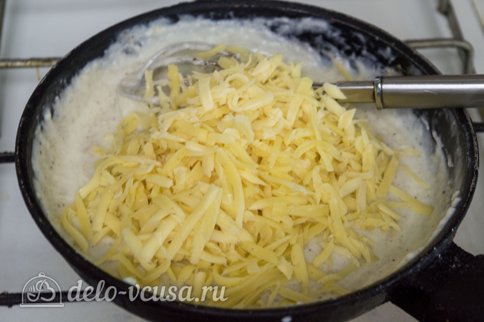Шаг 8 приготовления Макароны с курицей и сырным соусом