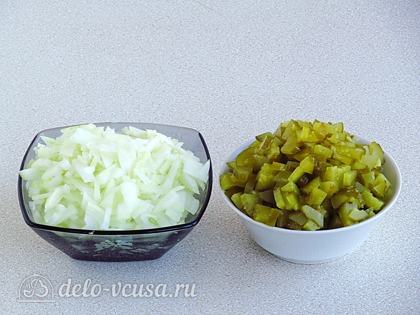 Шаг 3 приготовления Салат с кальмарами и солеными огурцами