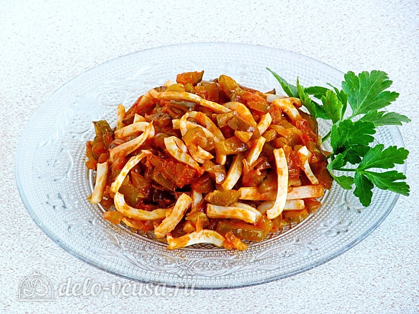 Шаг 9 приготовления Салат с кальмарами и солеными огурцами