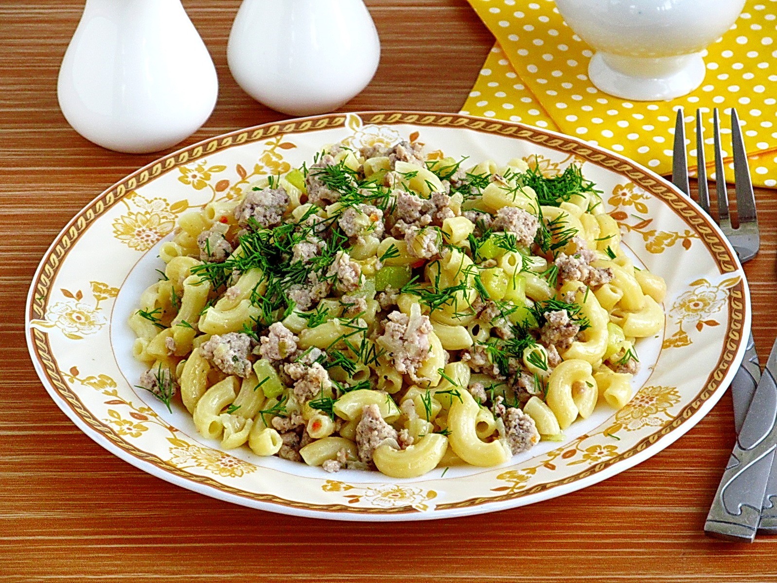 Обложка рецепта Макароны с фаршем и кабачками