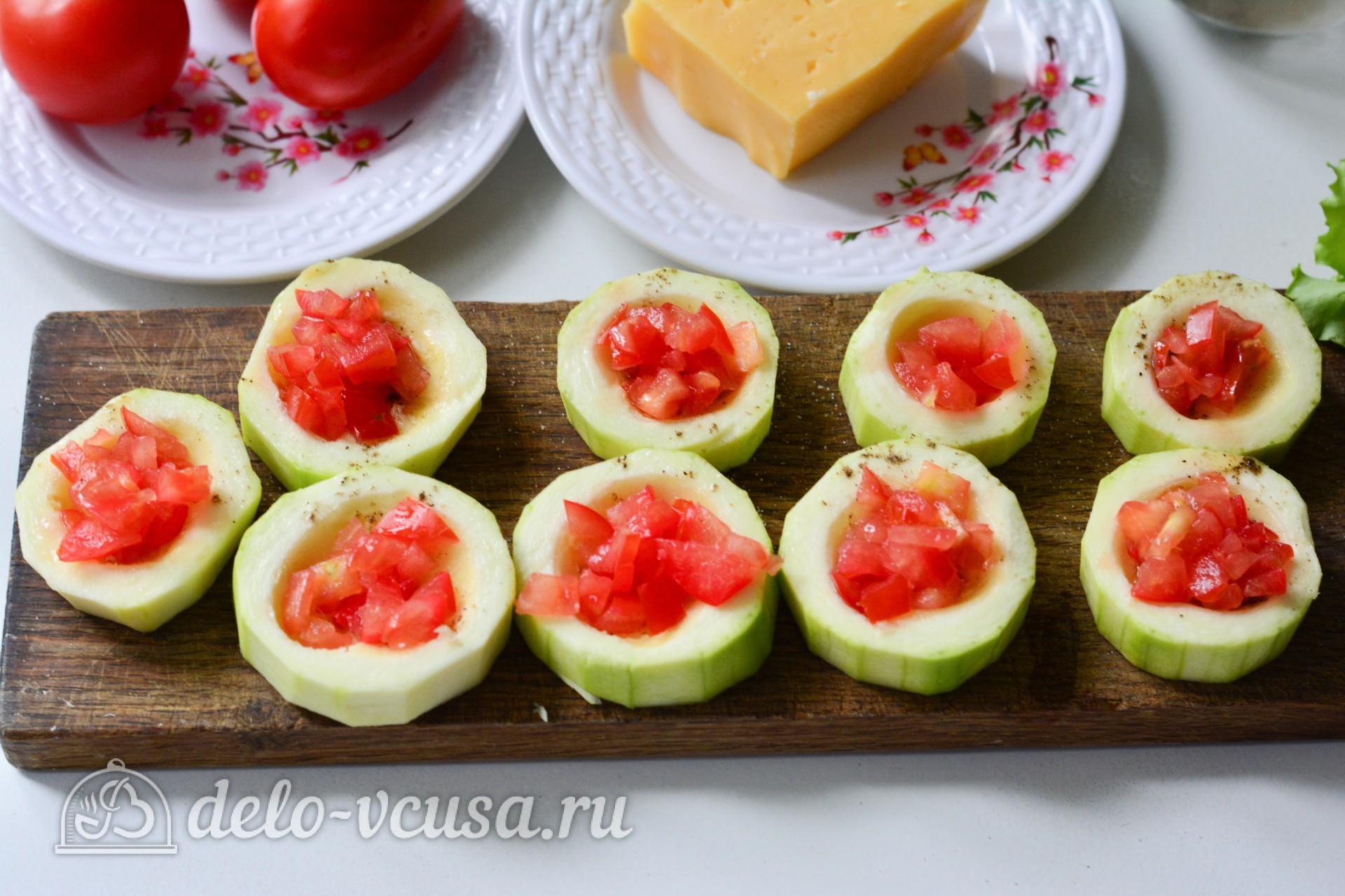 Шаг 2 приготовления Фаршированные кабачки с помидорами и сыром