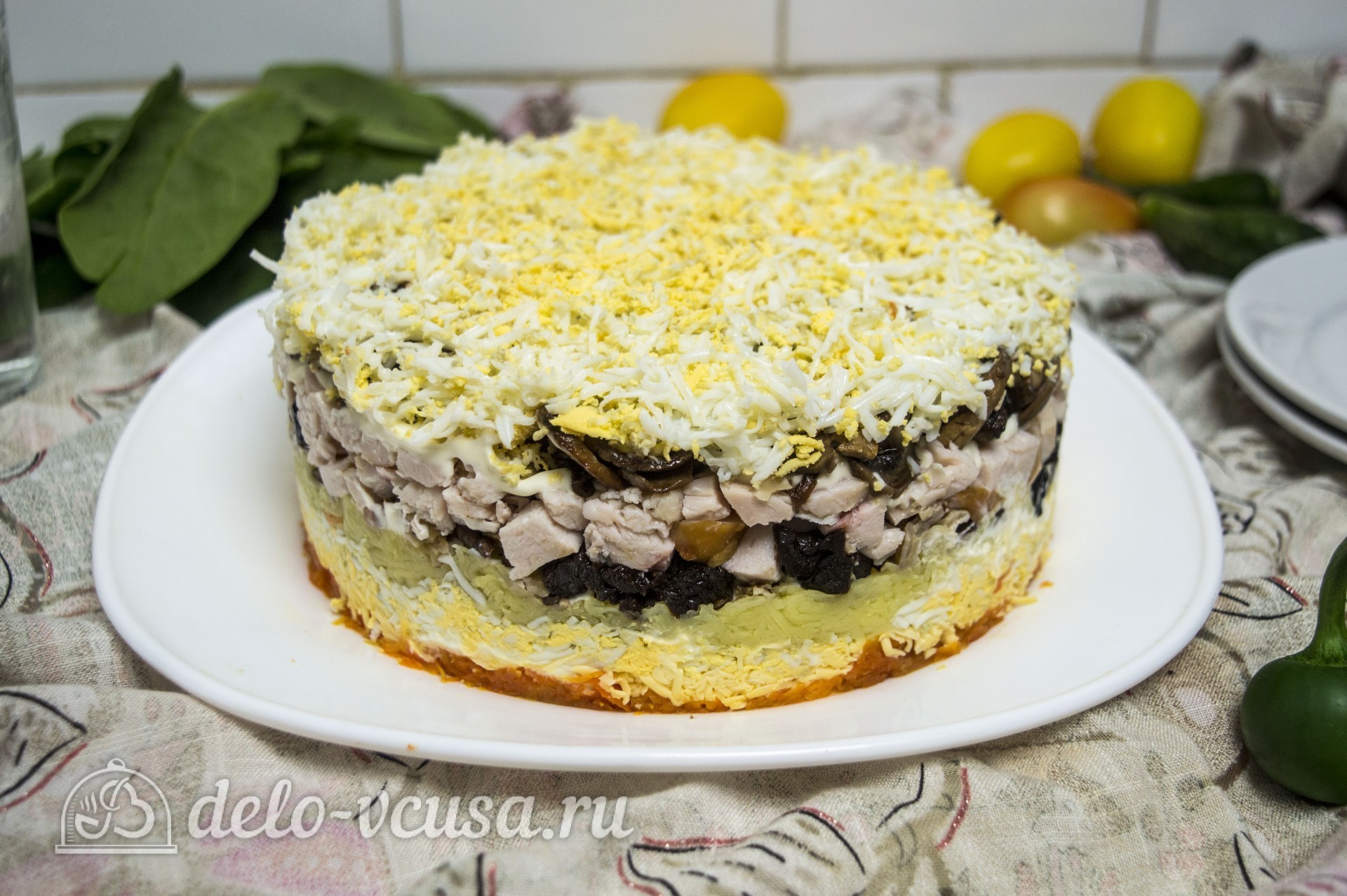 Шаг 10 приготовления Закусочный салат-торт с копченой курицей