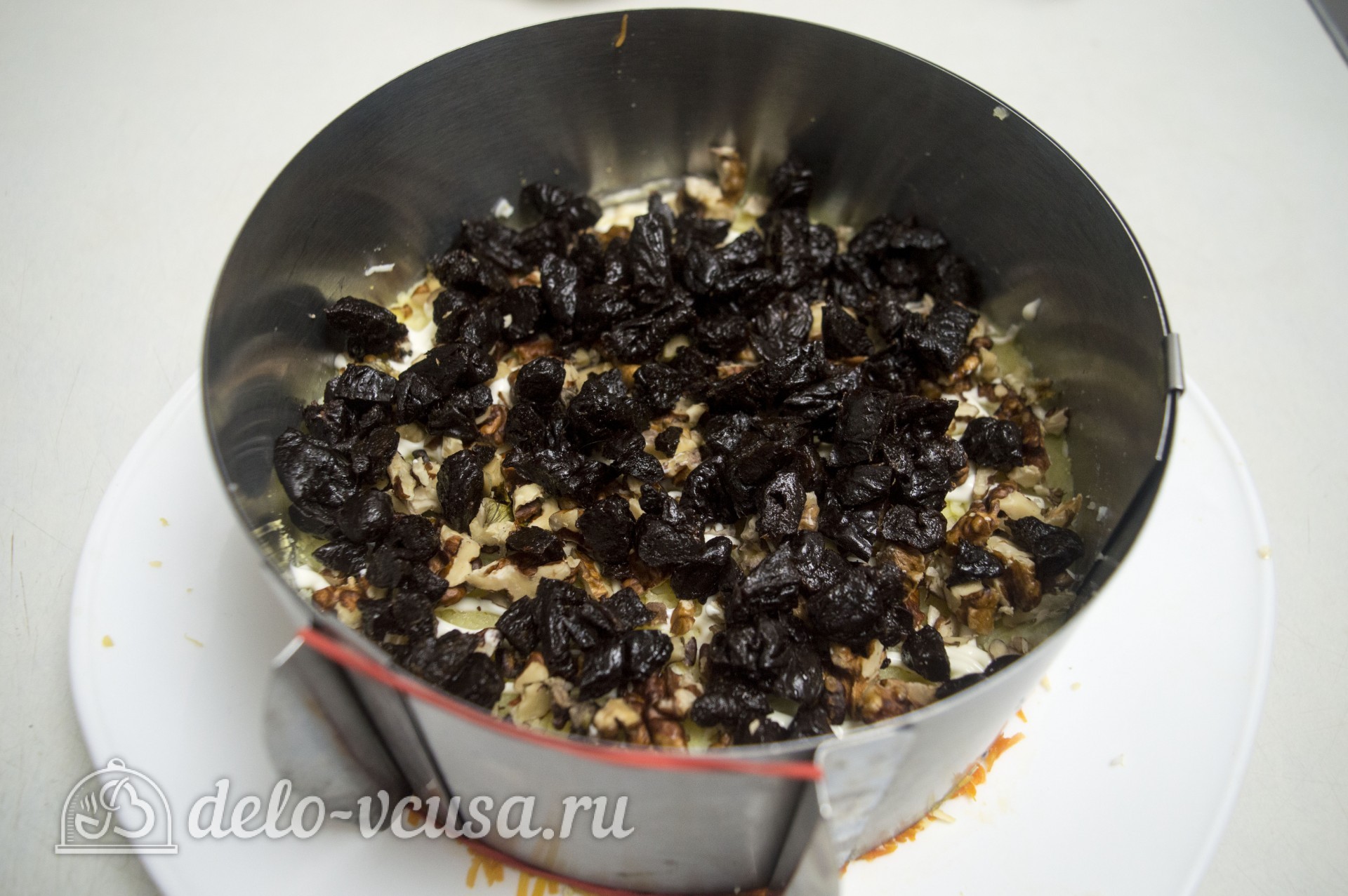 Шаг 6 приготовления Закусочный салат-торт с копченой курицей