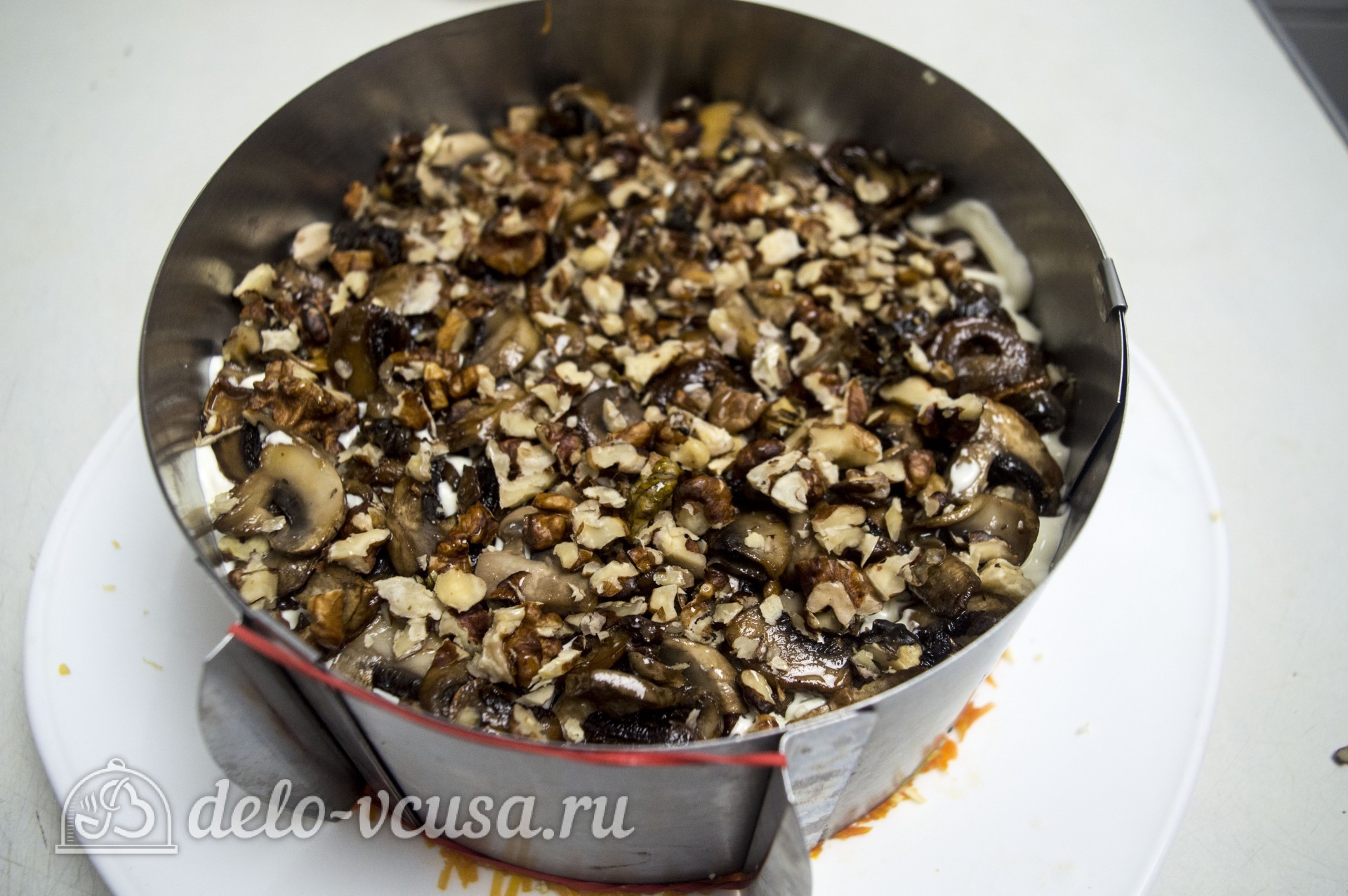 Шаг 8 приготовления Закусочный салат-торт с копченой курицей