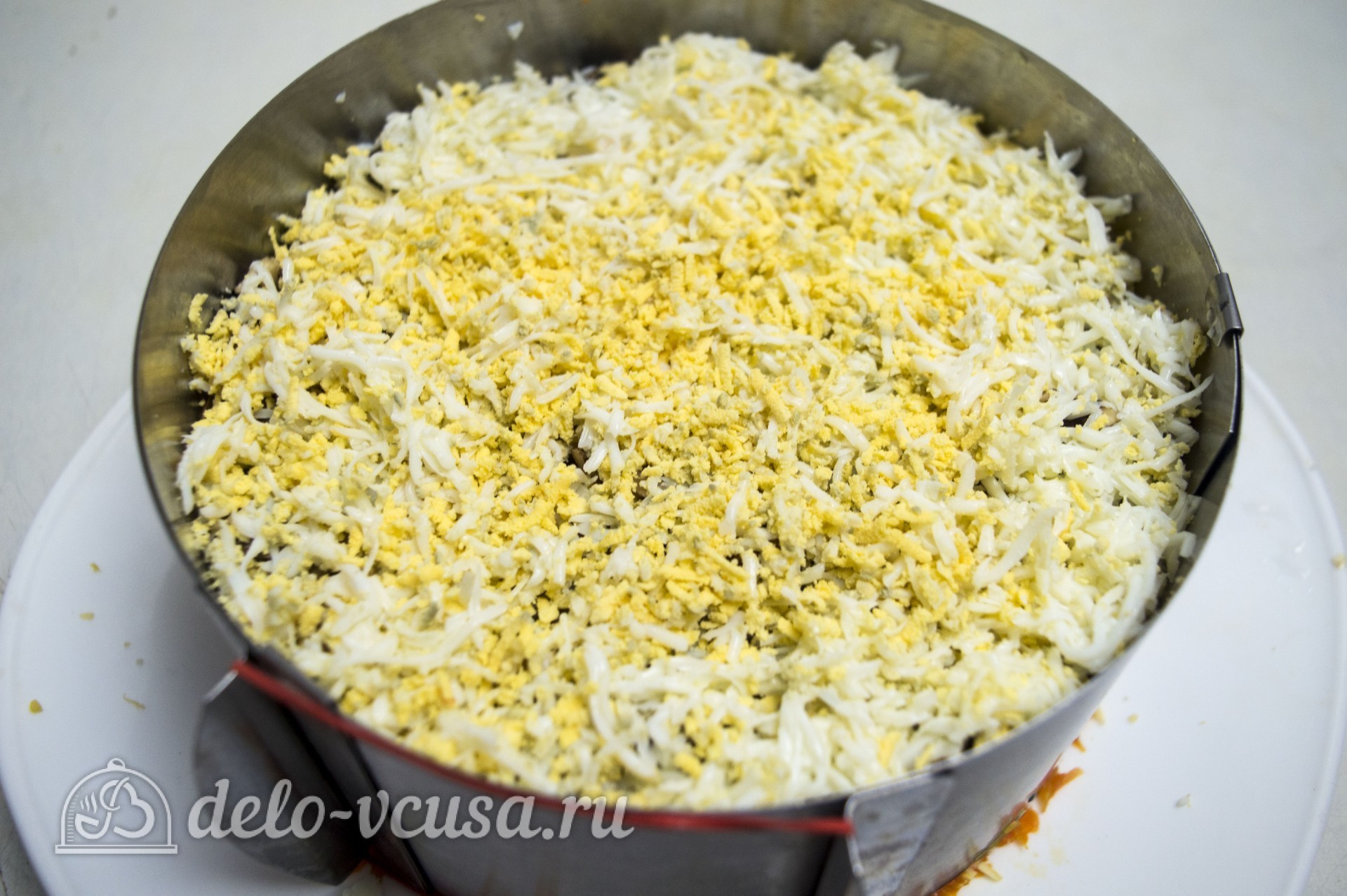 Шаг 9 приготовления Закусочный салат-торт с копченой курицей