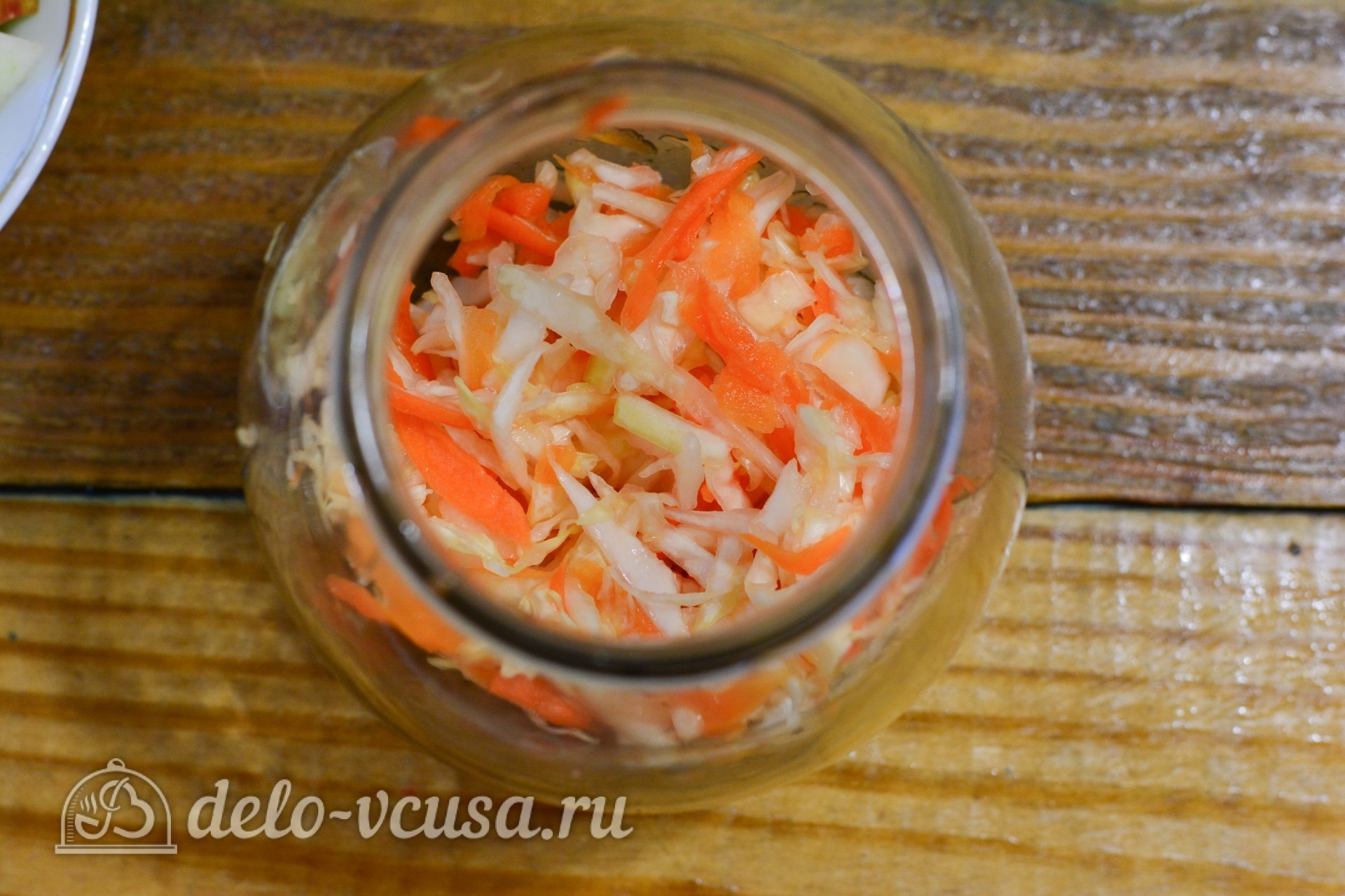 Шаг 6 приготовления Квашеная капуста с яблоками