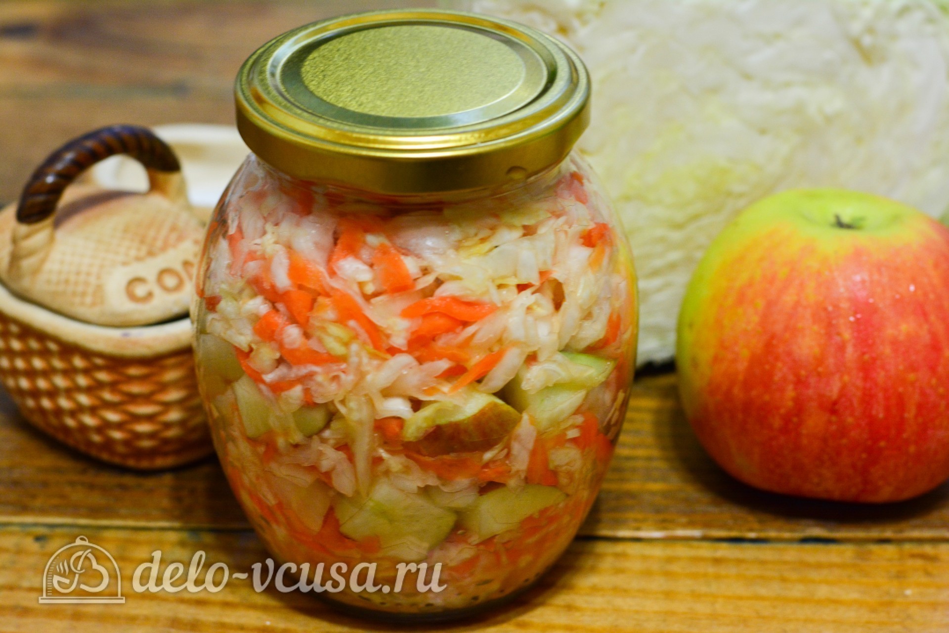 Шаг 9 приготовления Квашеная капуста с яблоками