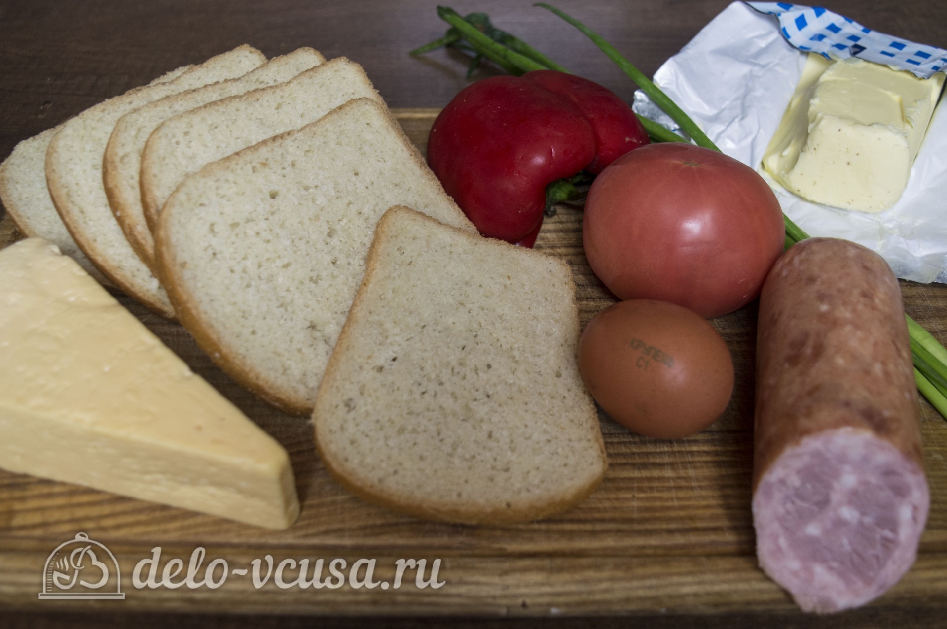 Ингредиенты Горячие бутерброды с колбасой, сыром и болгарским перцем Фото ингредиенты Горячие бутерброды с колбасой, сыром и болгарским перцем