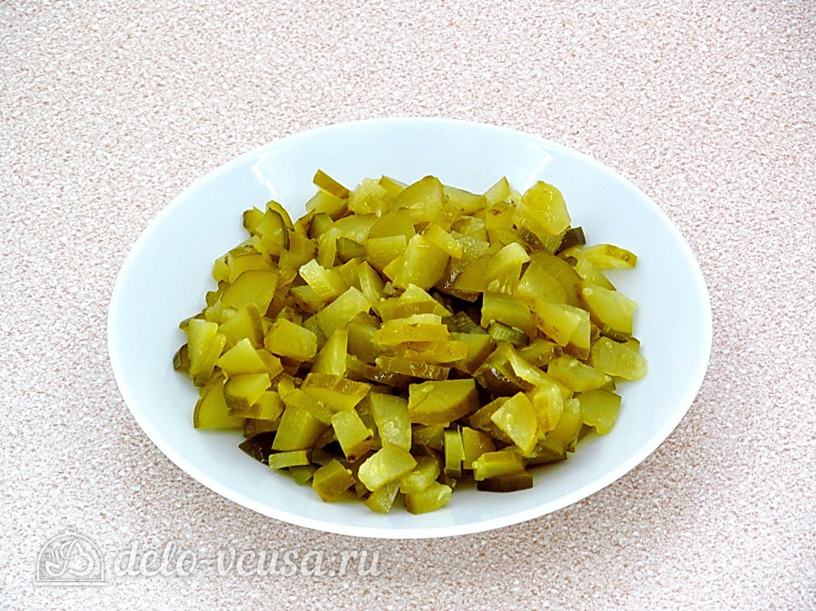 Шаг 7 приготовления Салат из свиного сердца с солеными огурцами