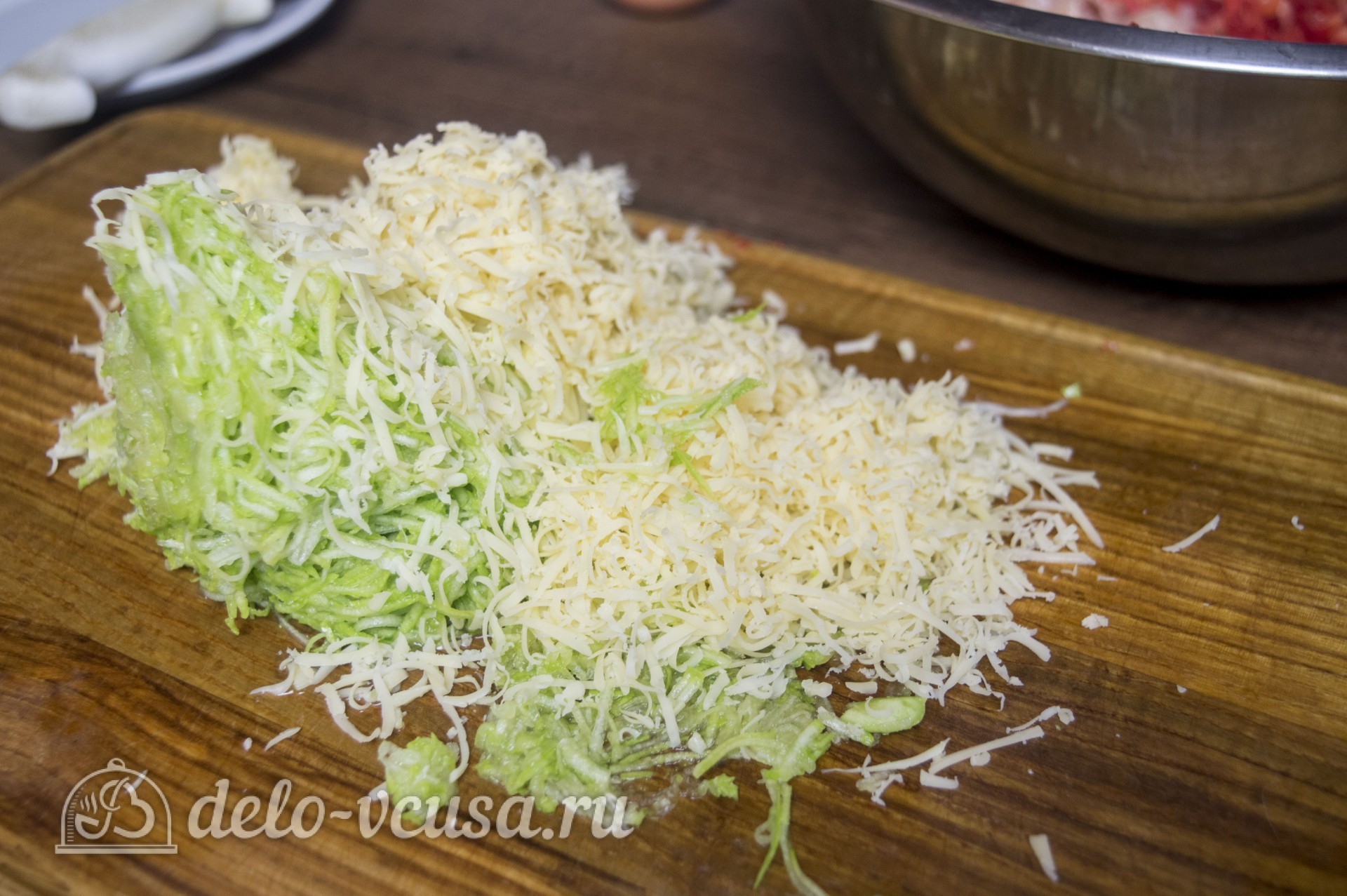 Шаг 3 приготовления Куриные котлеты с овощами и сыром