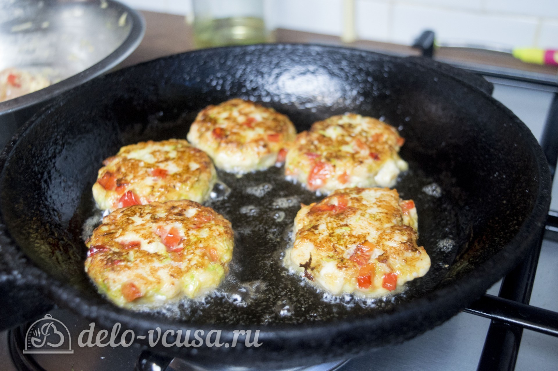 Шаг 5 приготовления Куриные котлеты с овощами и сыром