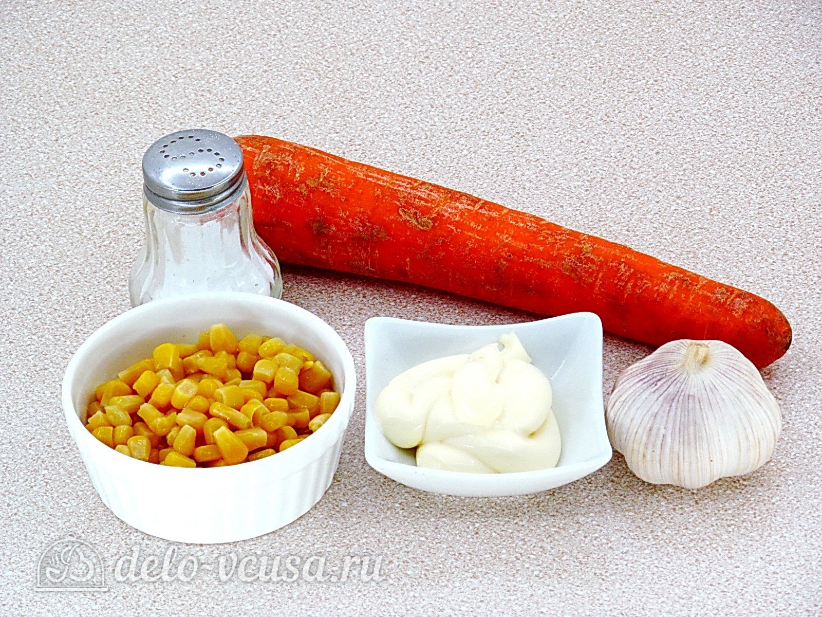 Фото ингредиенты Салат из моркови с кукурузой и чесноком
