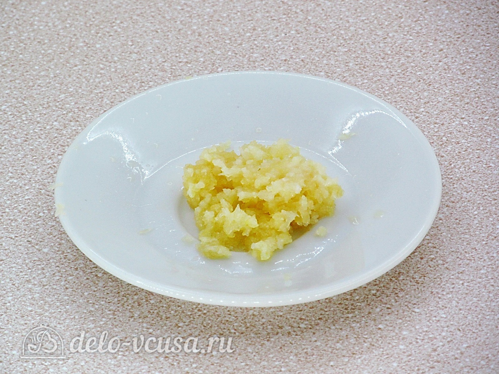 Шаг 2 приготовления Салат из моркови с кукурузой и чесноком