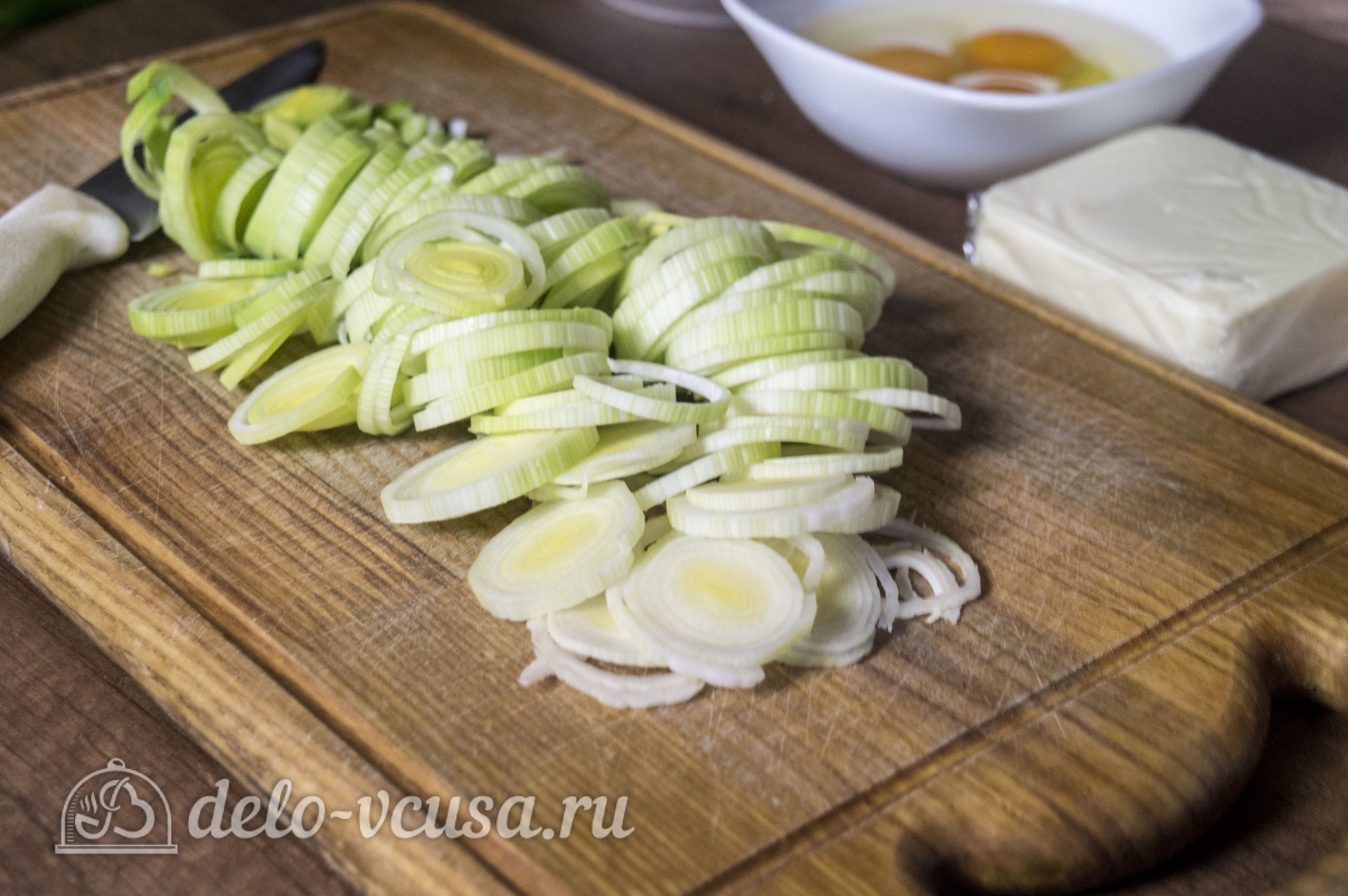 Шаг 6 приготовления Киш с грибами и луком пореем