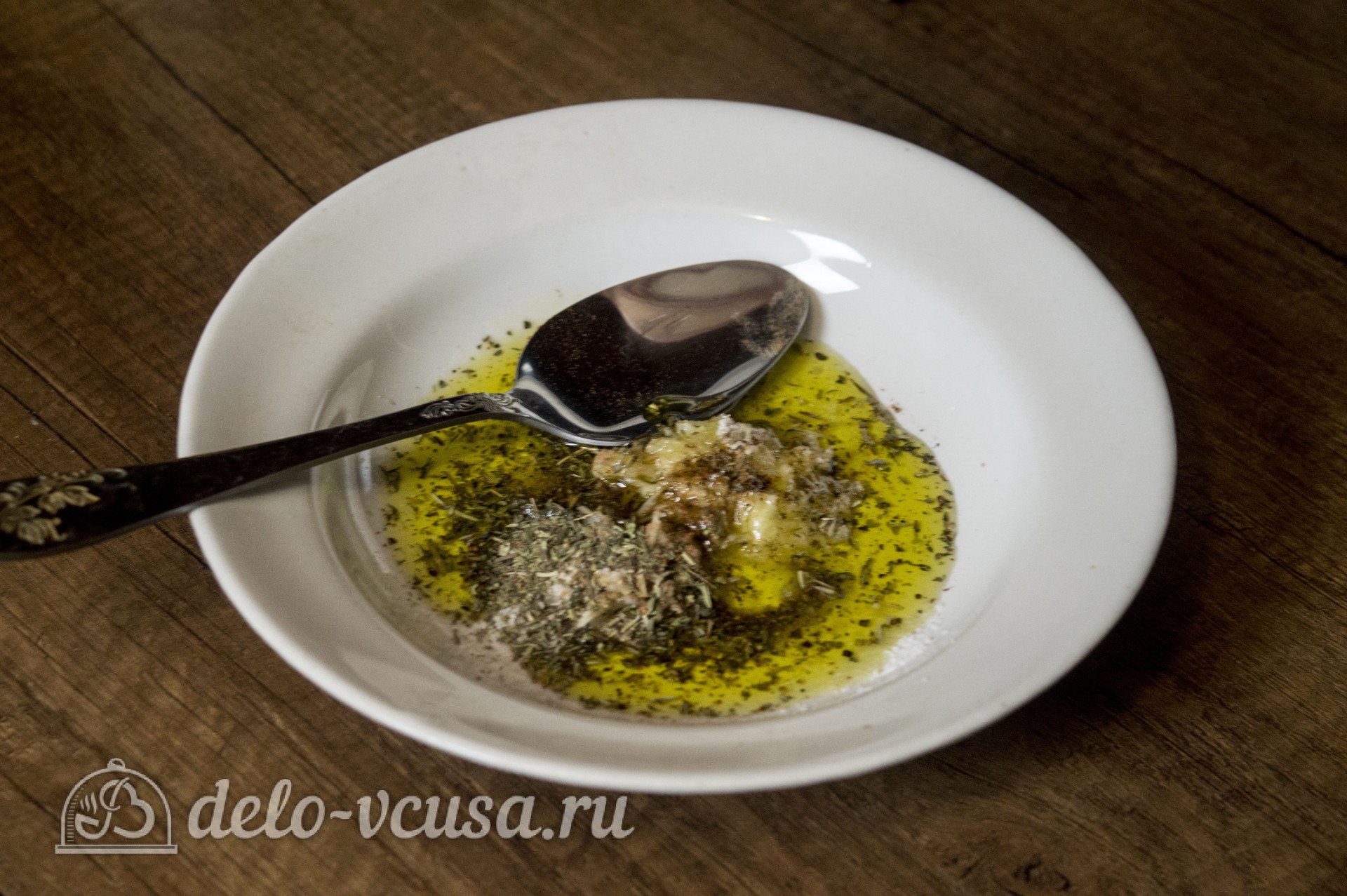 Шаг 1 приготовления Запеченный карась с овощами