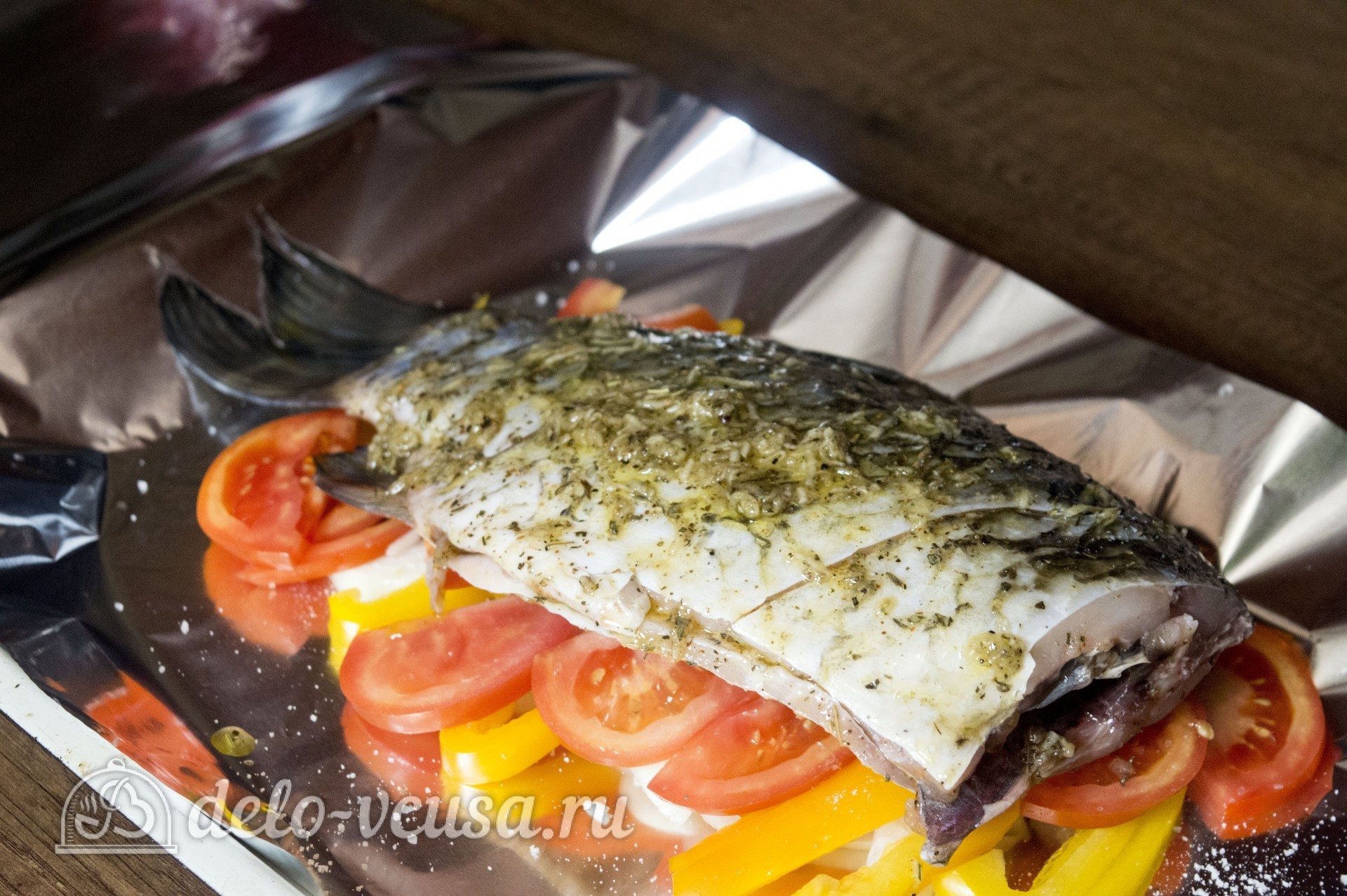Шаг 6 приготовления Запеченный карась с овощами