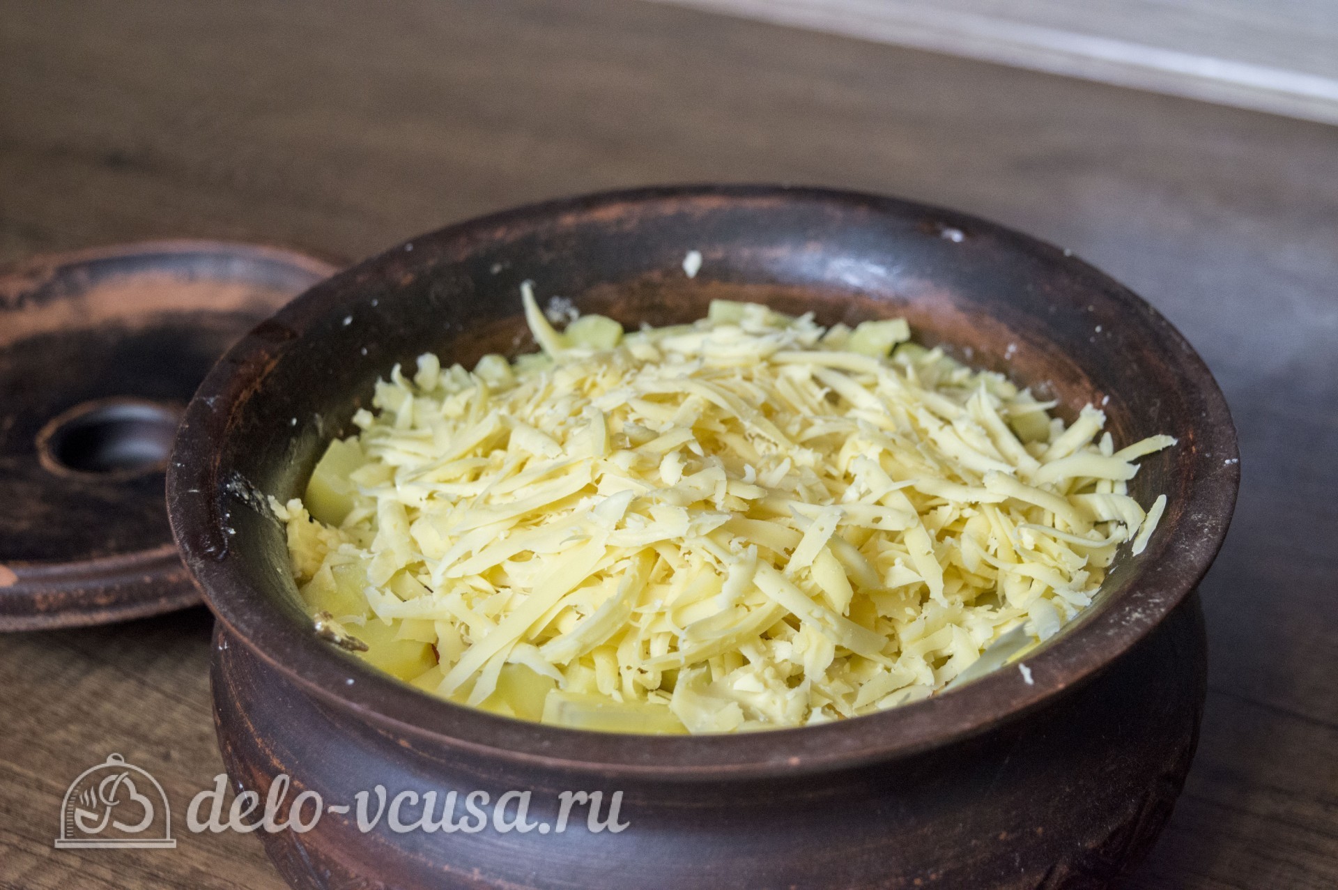 Шаг 10 приготовления Курица с картофелем и овощами в горшочке