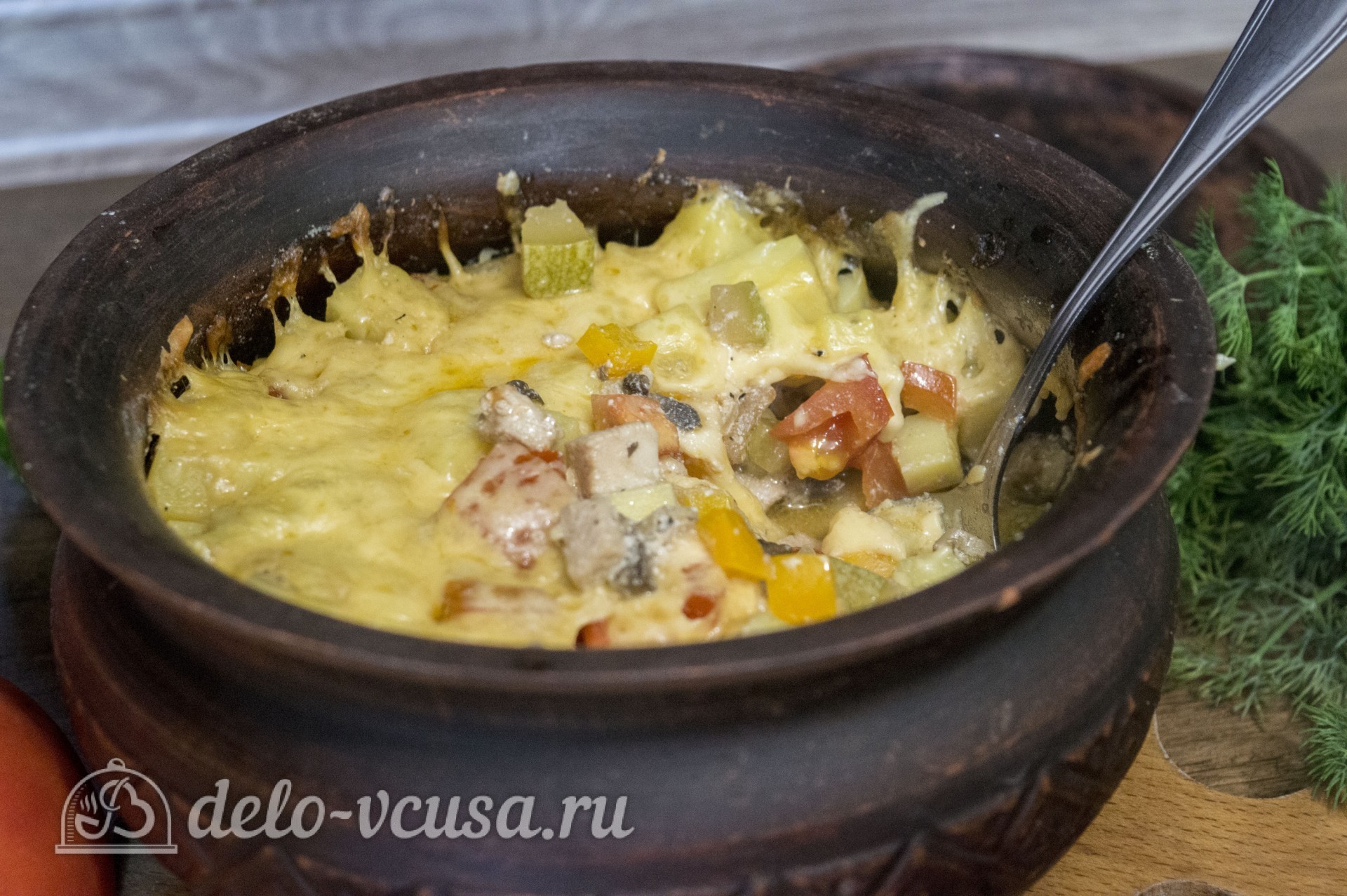 Шаг 11 приготовления Курица с картофелем и овощами в горшочке