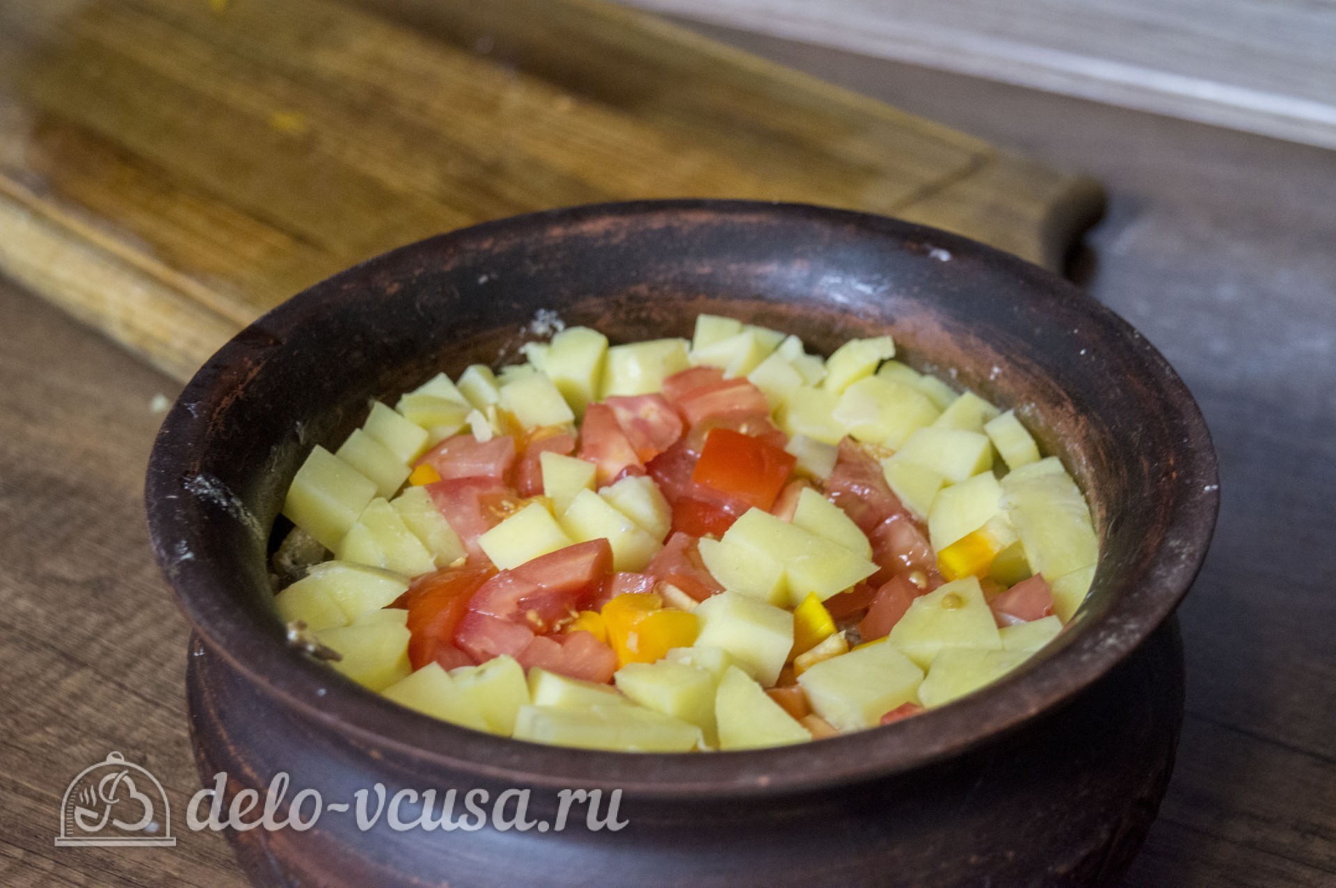 Шаг 9 приготовления Курица с картофелем и овощами в горшочке