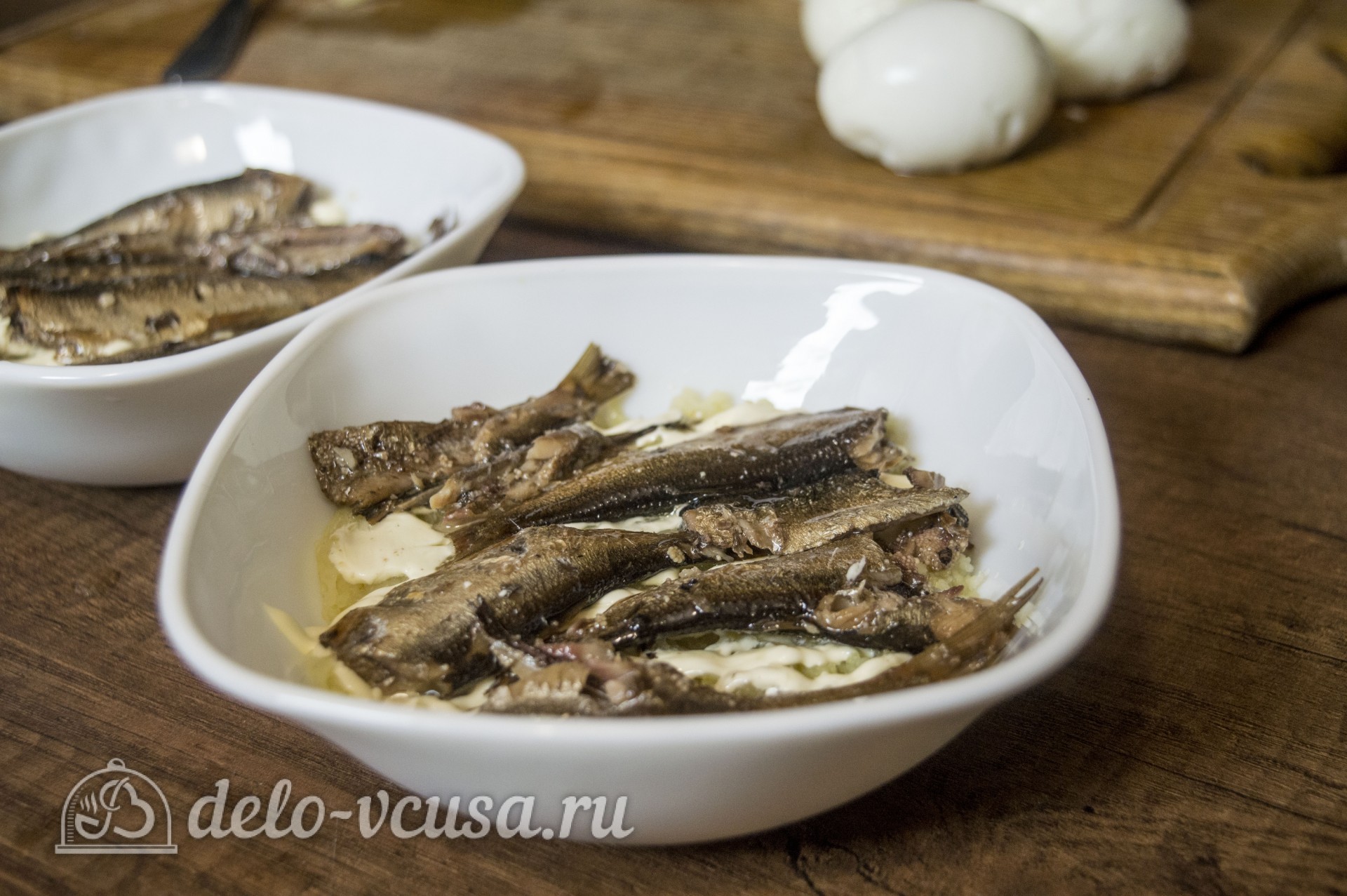 Шаг 2 приготовления Салат со шпротами и кукурузой
