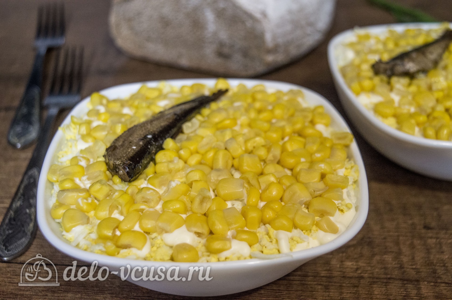 Шаг 7 приготовления Салат со шпротами и кукурузой