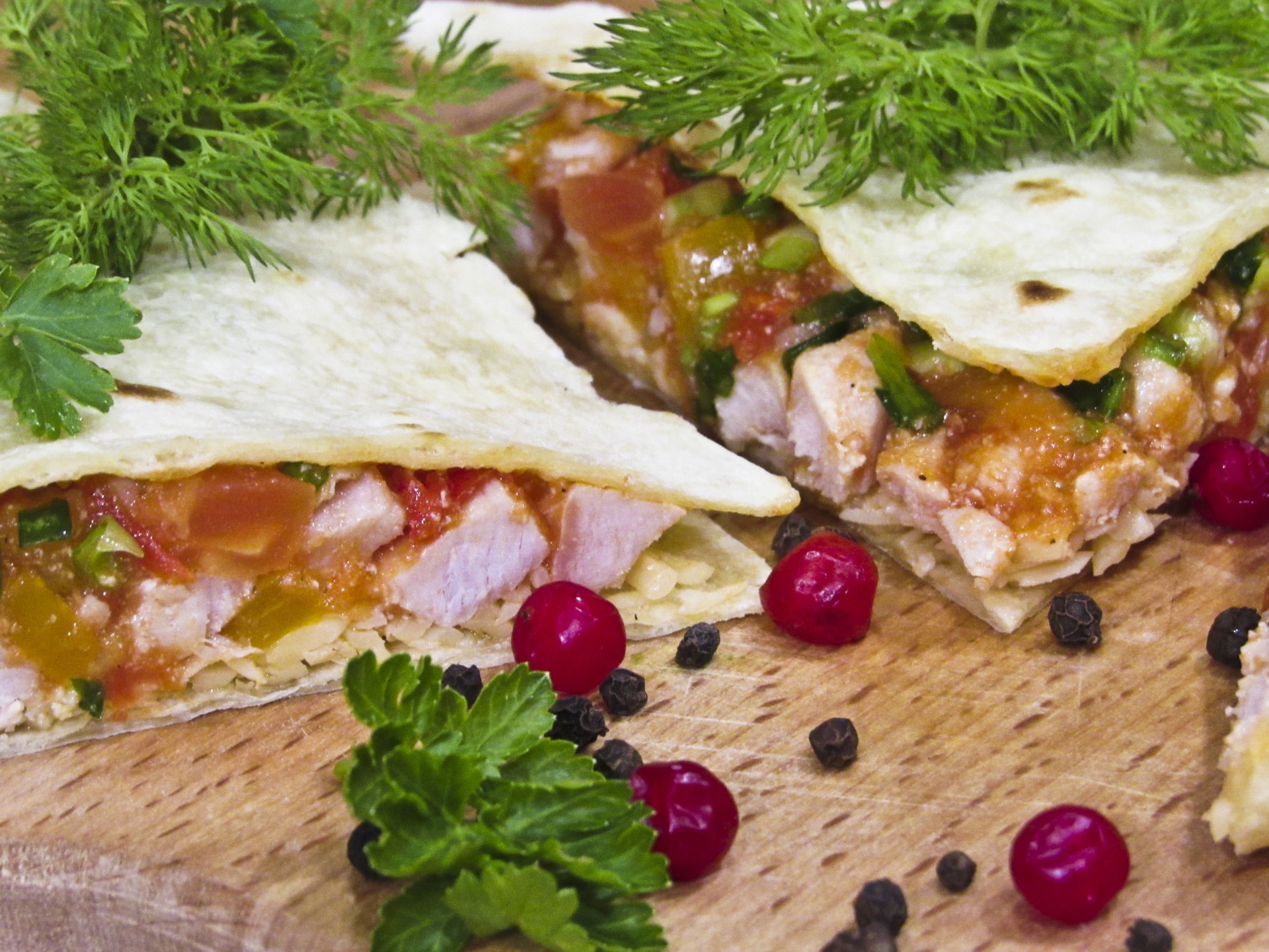 Шаг 16 приготовления Кесадилья с курицей и сыром