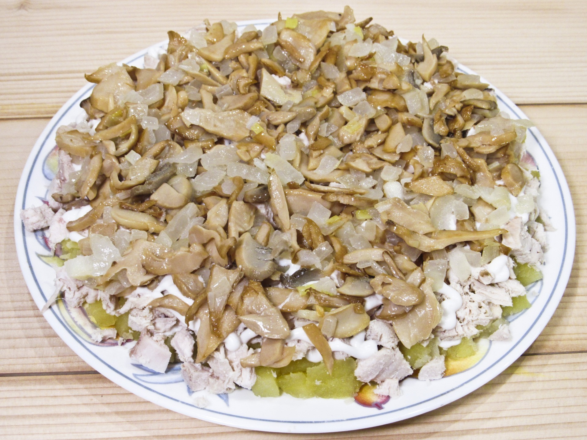 Шаг 9 приготовления Салат Марго с курицей и грибами