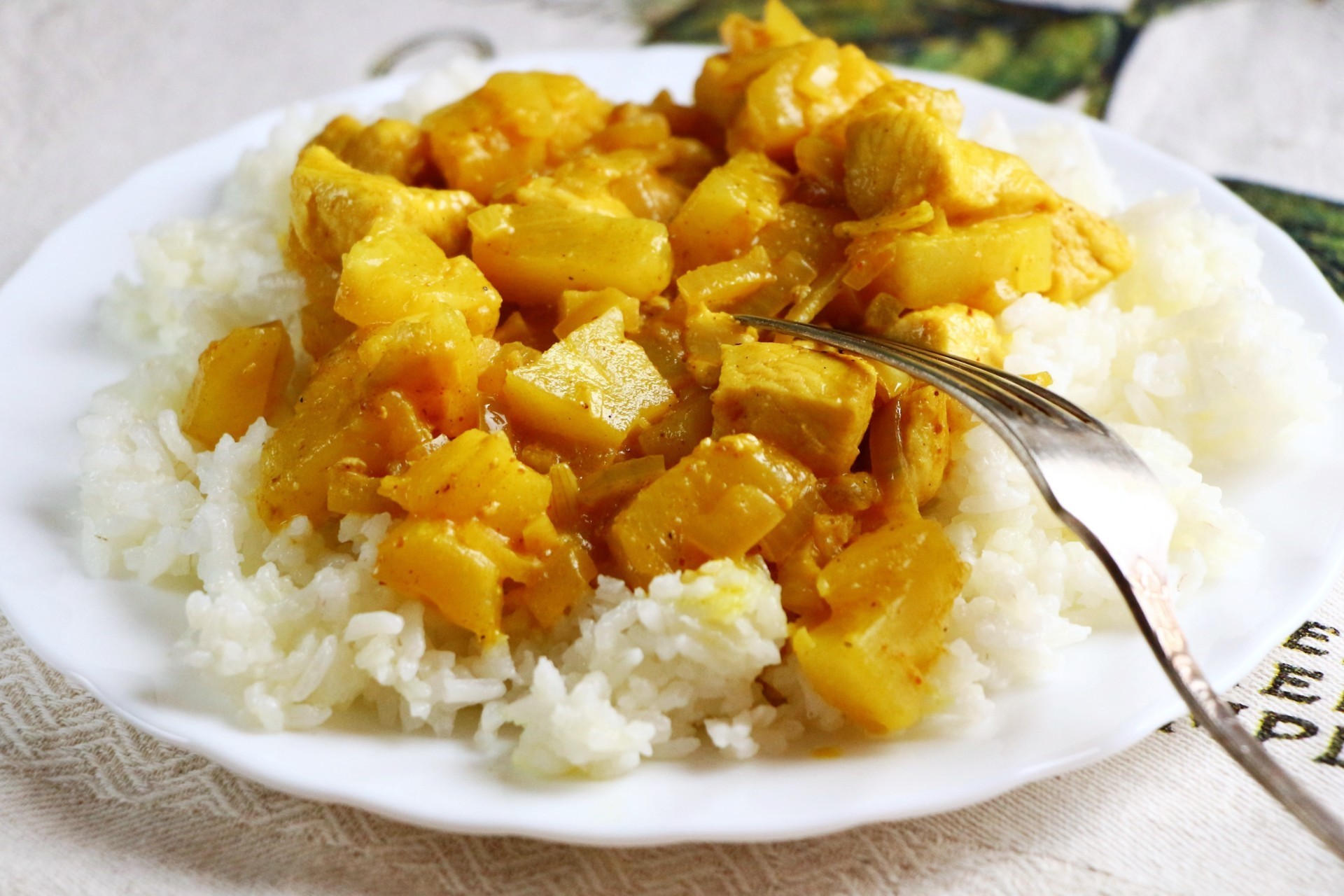 Шаг 6 приготовления Курица с карри и ананасами в кокосовом молоке