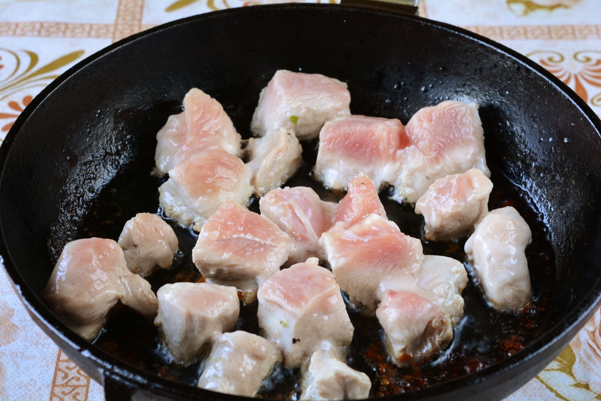 Шаг 2 приготовления Жареная индейка на сковороде кусочками