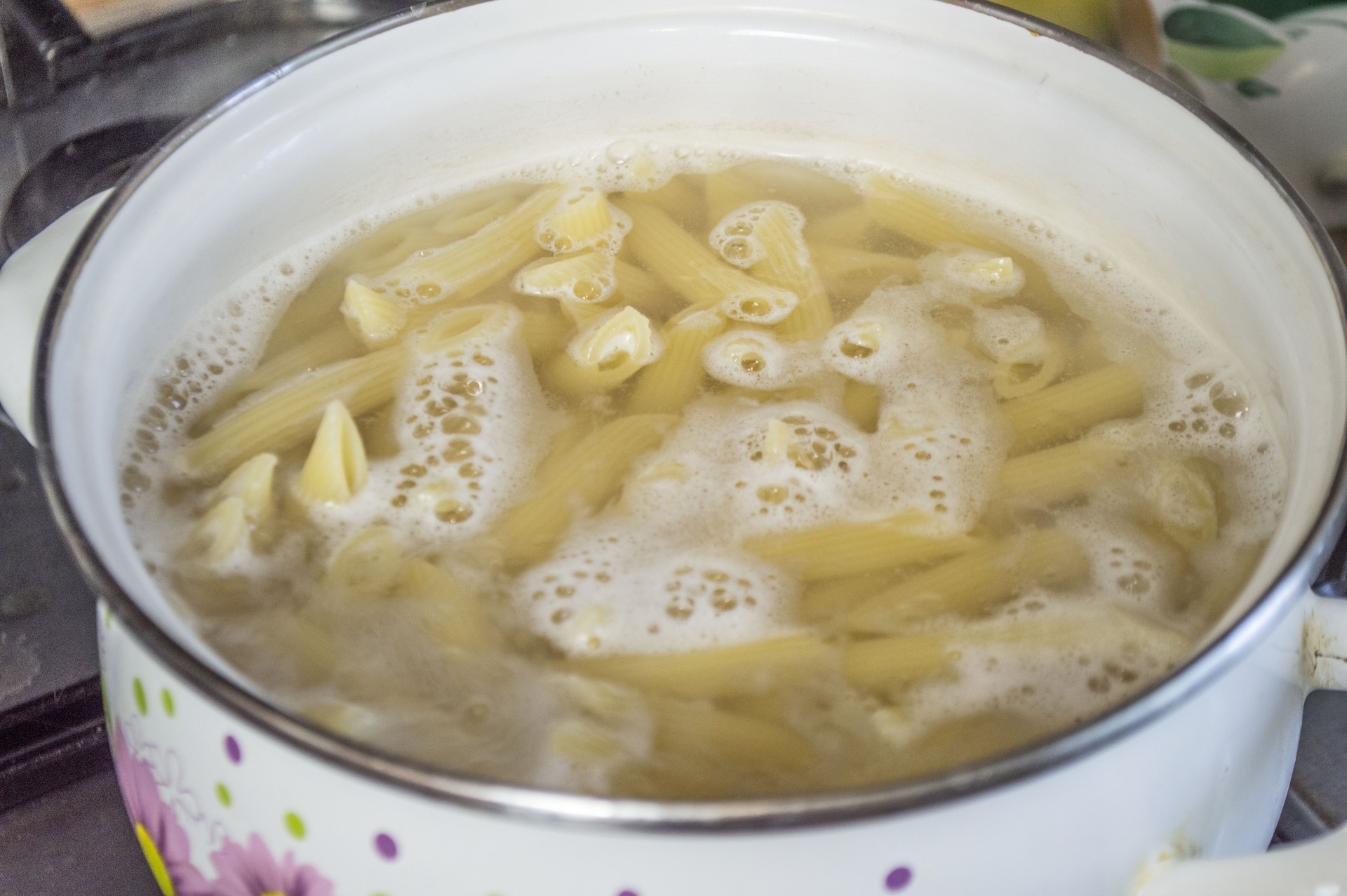 Шаг 1 приготовления Макароны с фрикадельками в духовке
