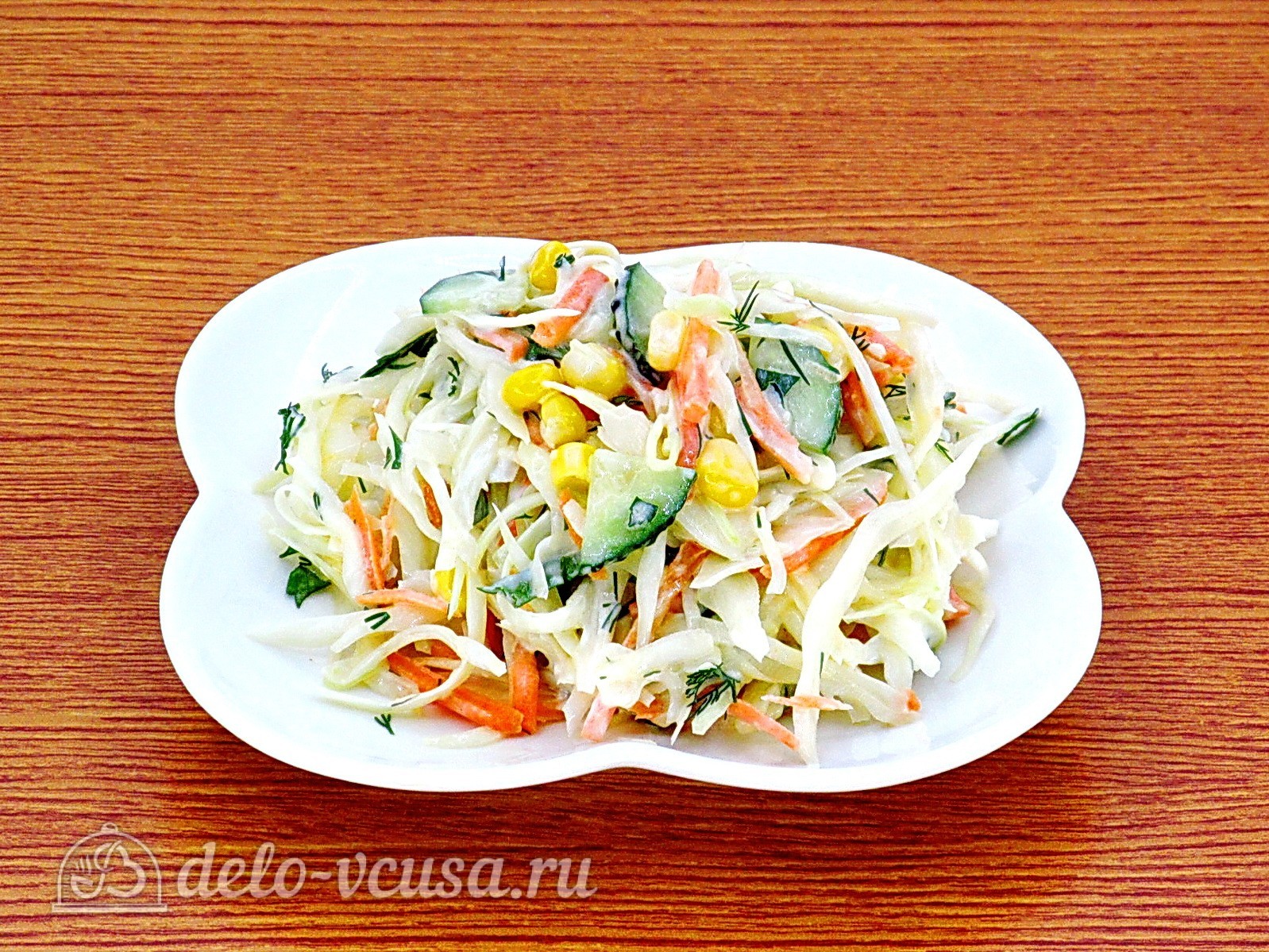 Шаг 9 приготовления Салат из капусты с огурцами и кукурузой