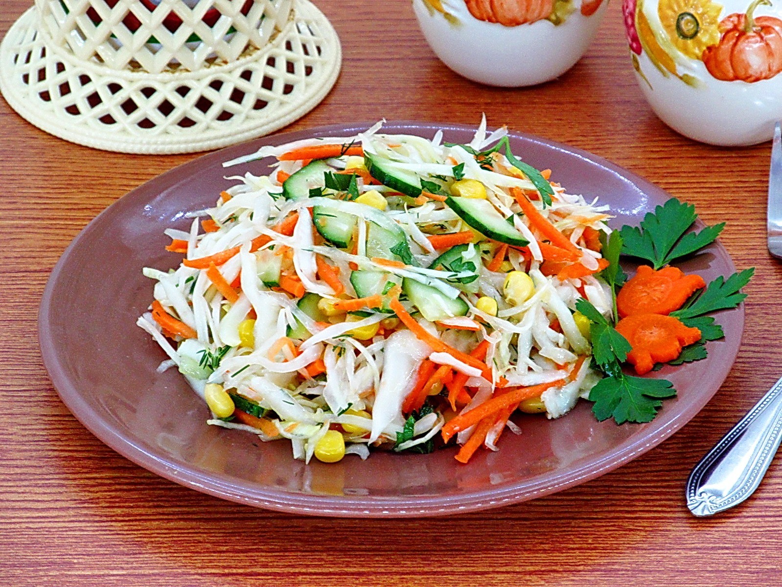 Обложка рецепта Салат из капусты с огурцами и кукурузой