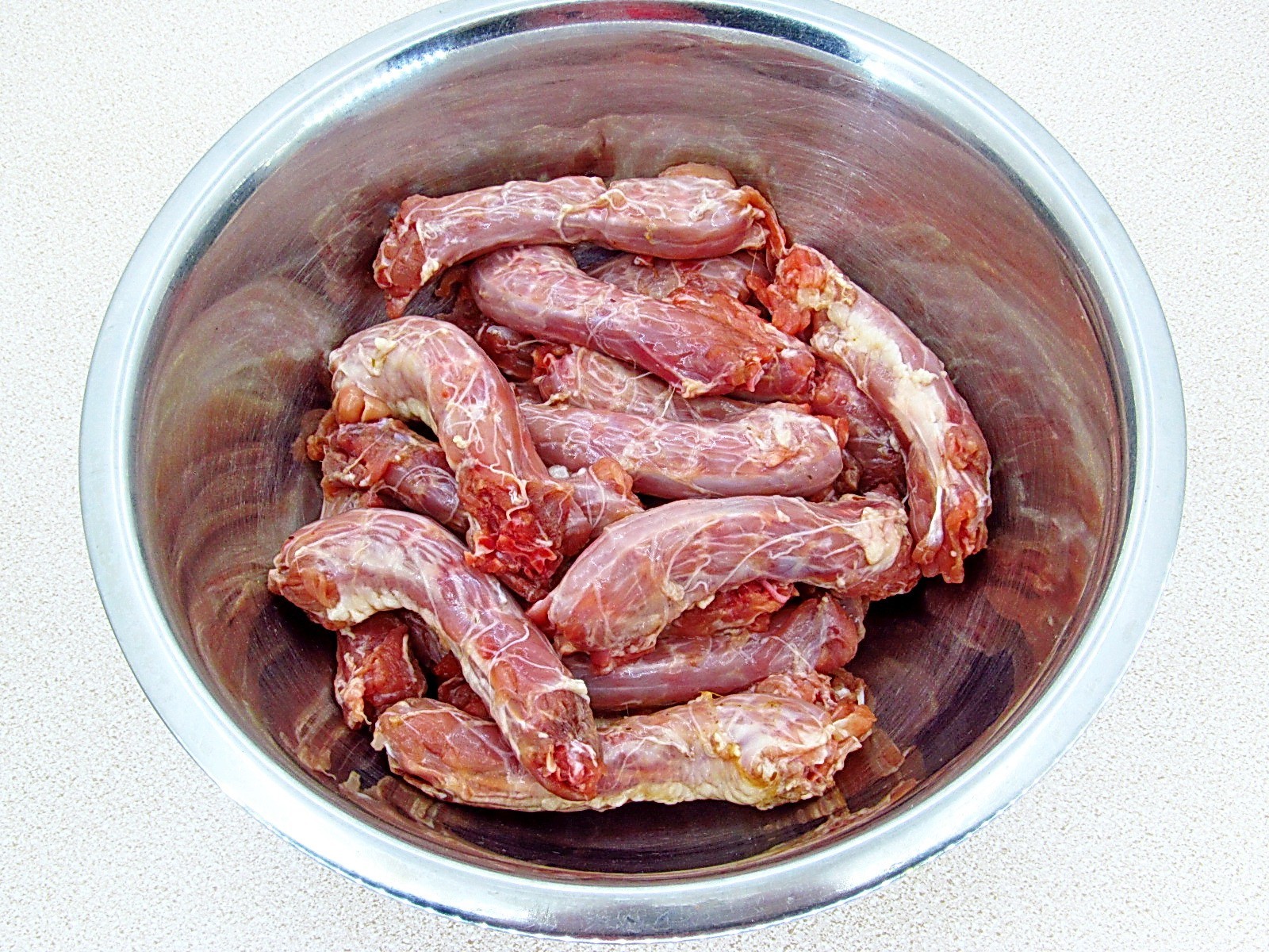 Шаг 1 приготовления Куриные шейки в духовке и пикантный соус