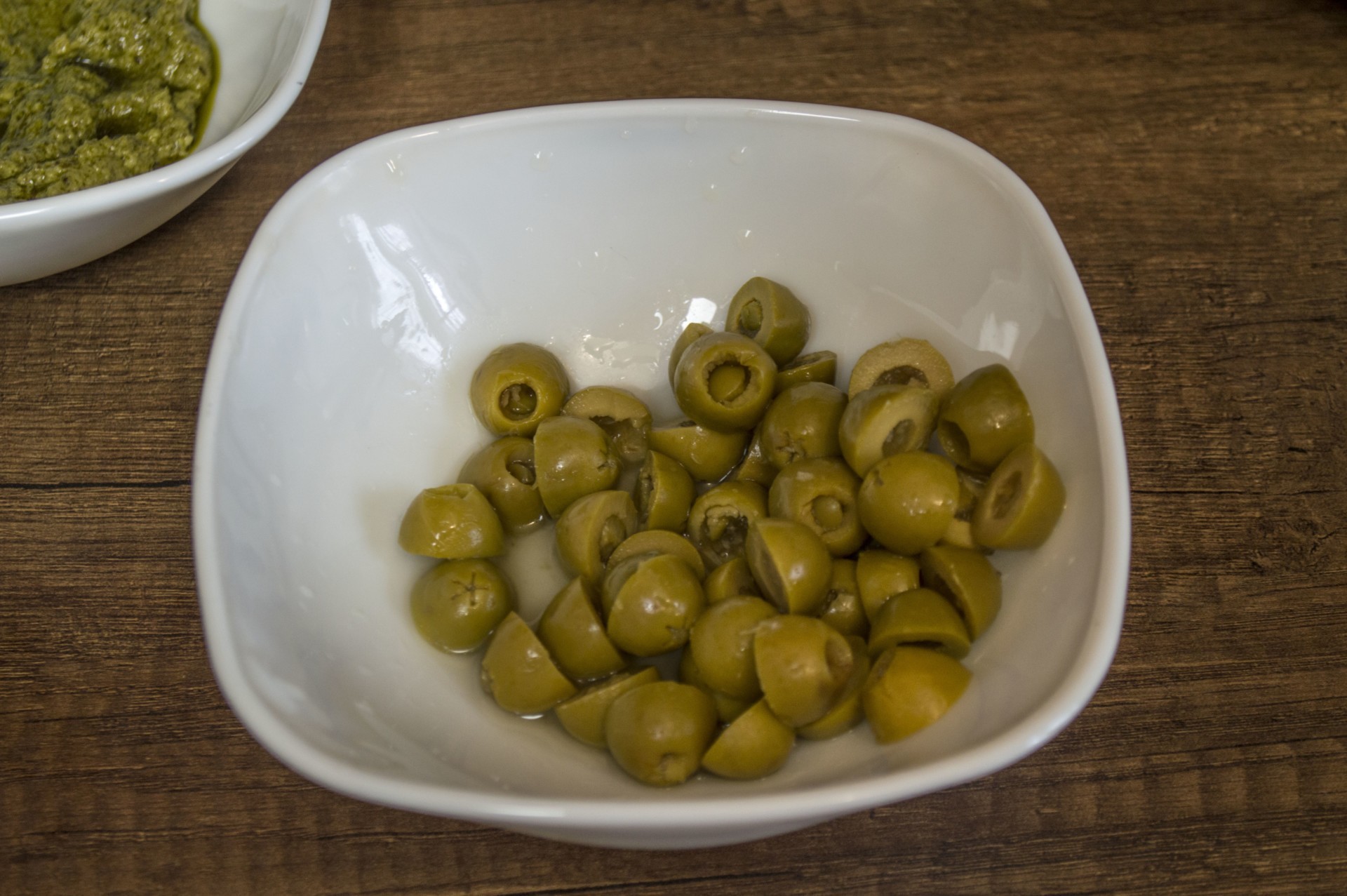Шаг 1 приготовления Спагетти с соусом Песто и оливками