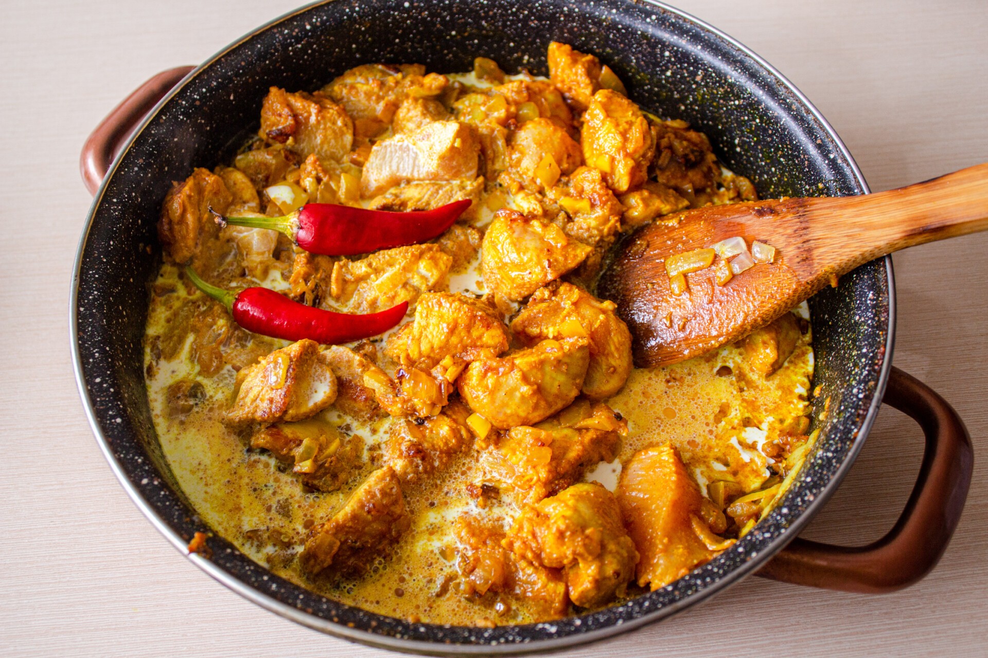 Шаг 7 приготовления Курица карри с рисом и сливками