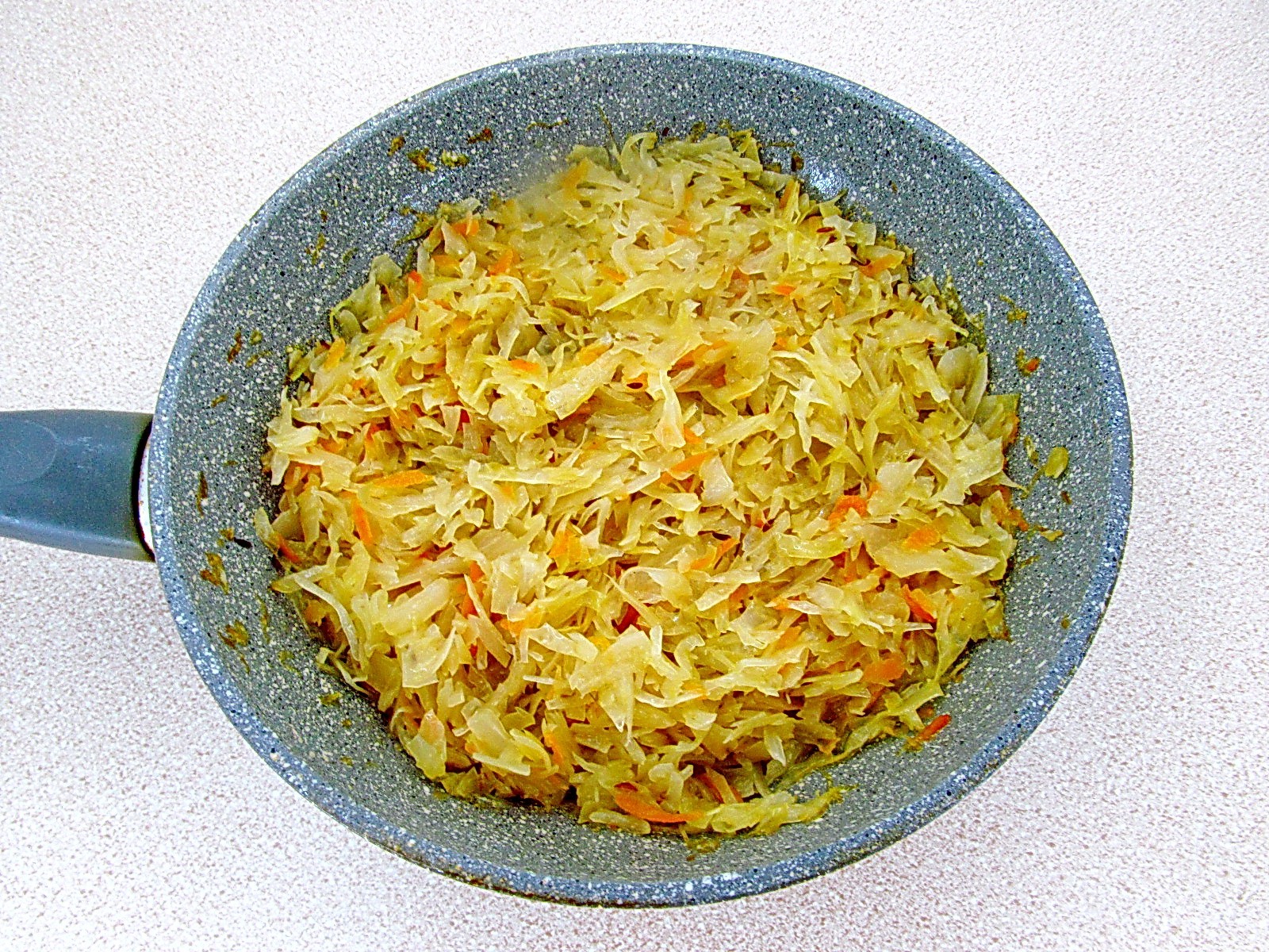 Шаг 3 приготовления Драники с квашеной капустой по-белорусски