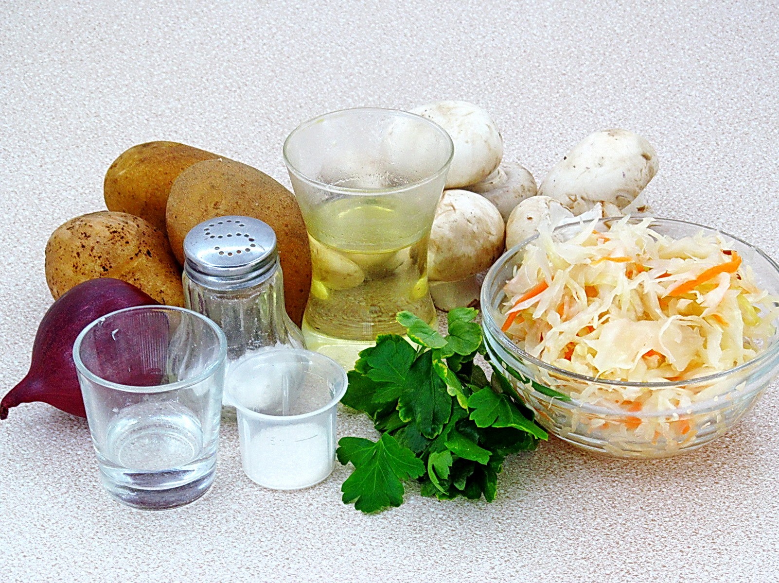 Ингредиенты Картофельный салат с квашеной капустой и грибами Фото ингредиенты Картофельный салат с квашеной капустой и грибами