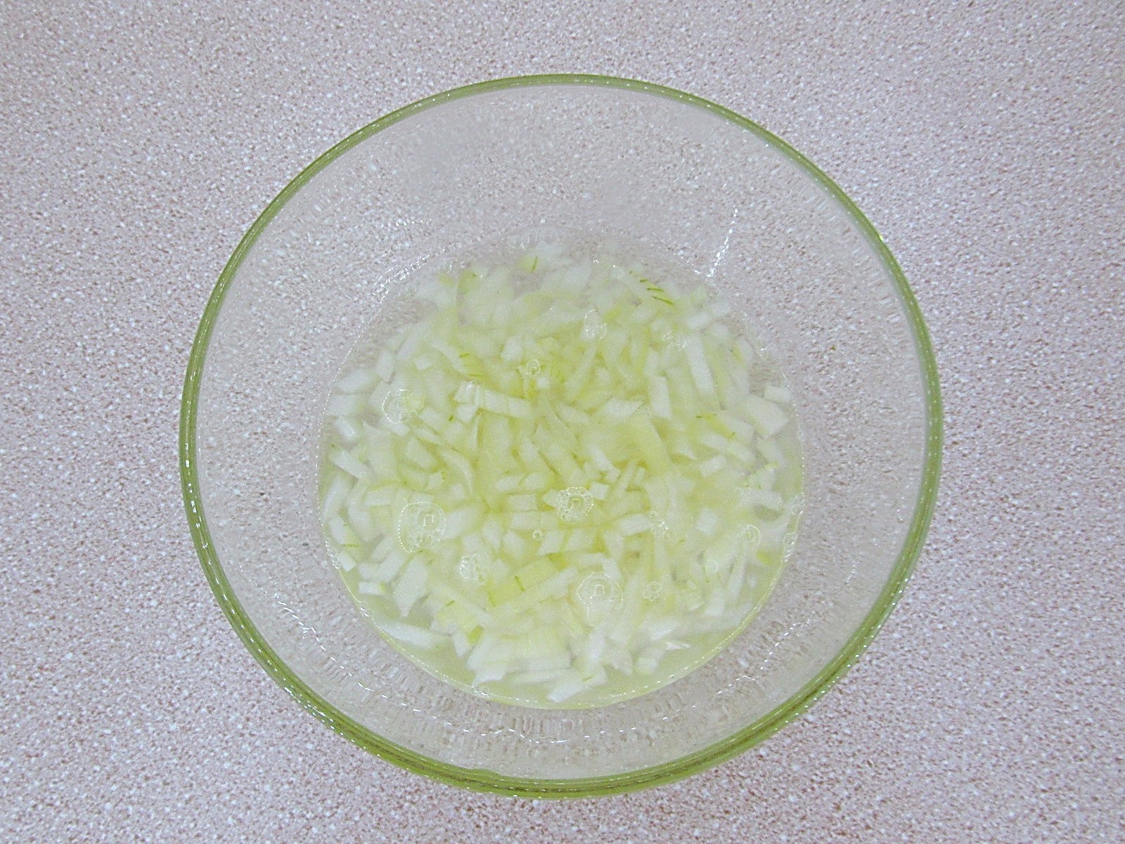 Шаг 2 приготовления Салат "Невеста" с копченой курицей